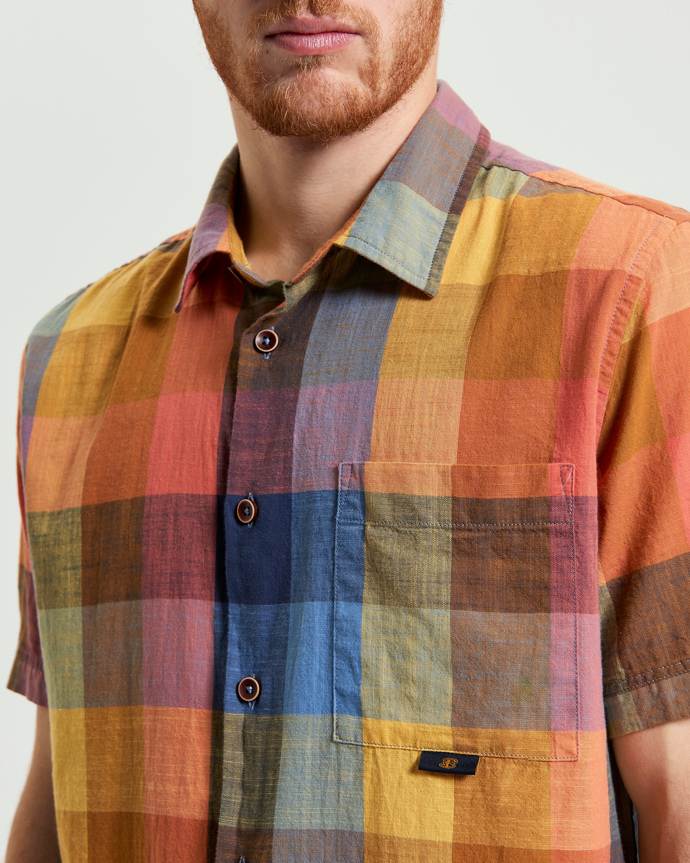 Multicolour Check – Classic and versatile shirt in multicolor check pattern with buttoned chest pocket.