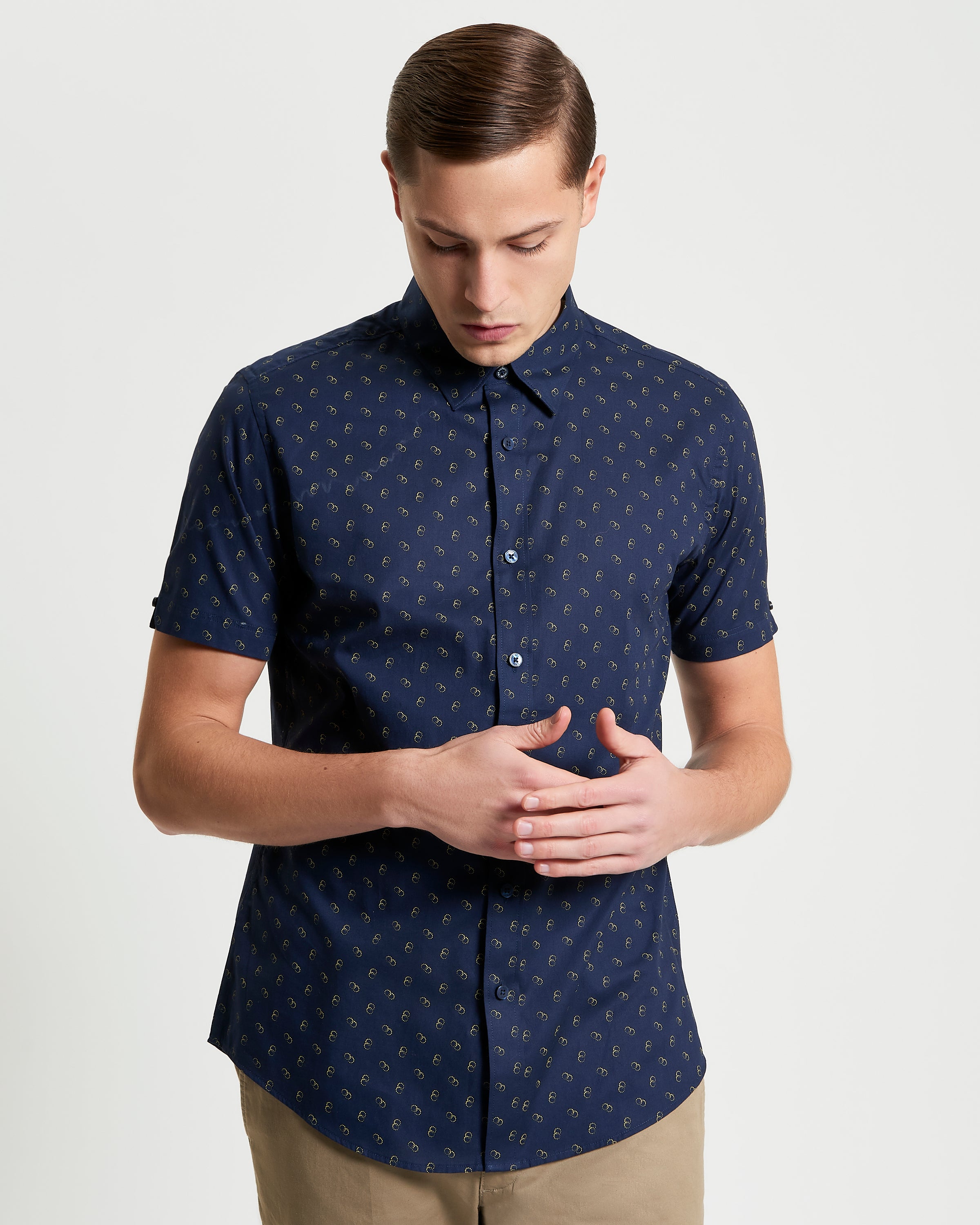 Stipple Print Shirt – Smart-casual look in 100% organic cotton with classic point concealed button-down collar.
