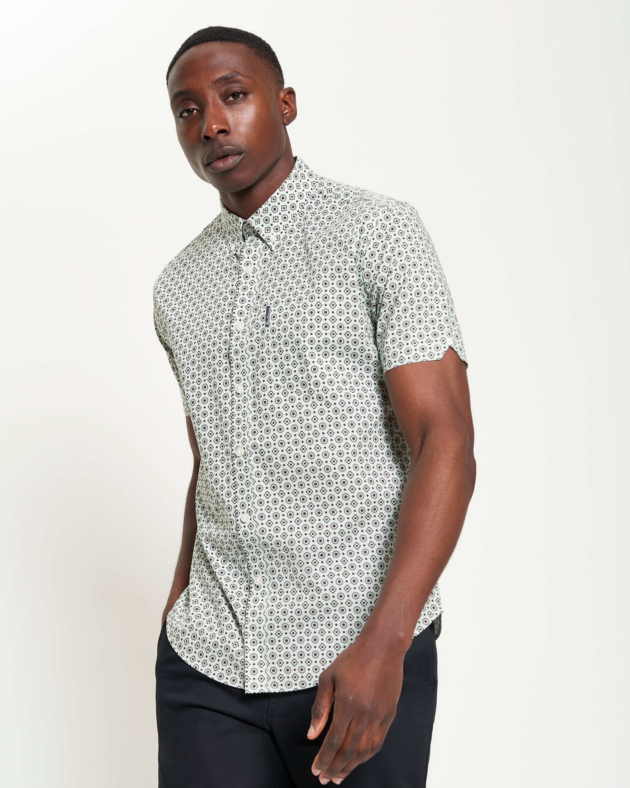 Block Geo Print short sleeve shirt in graphic pattern, featuring button-down collar and regular fit.