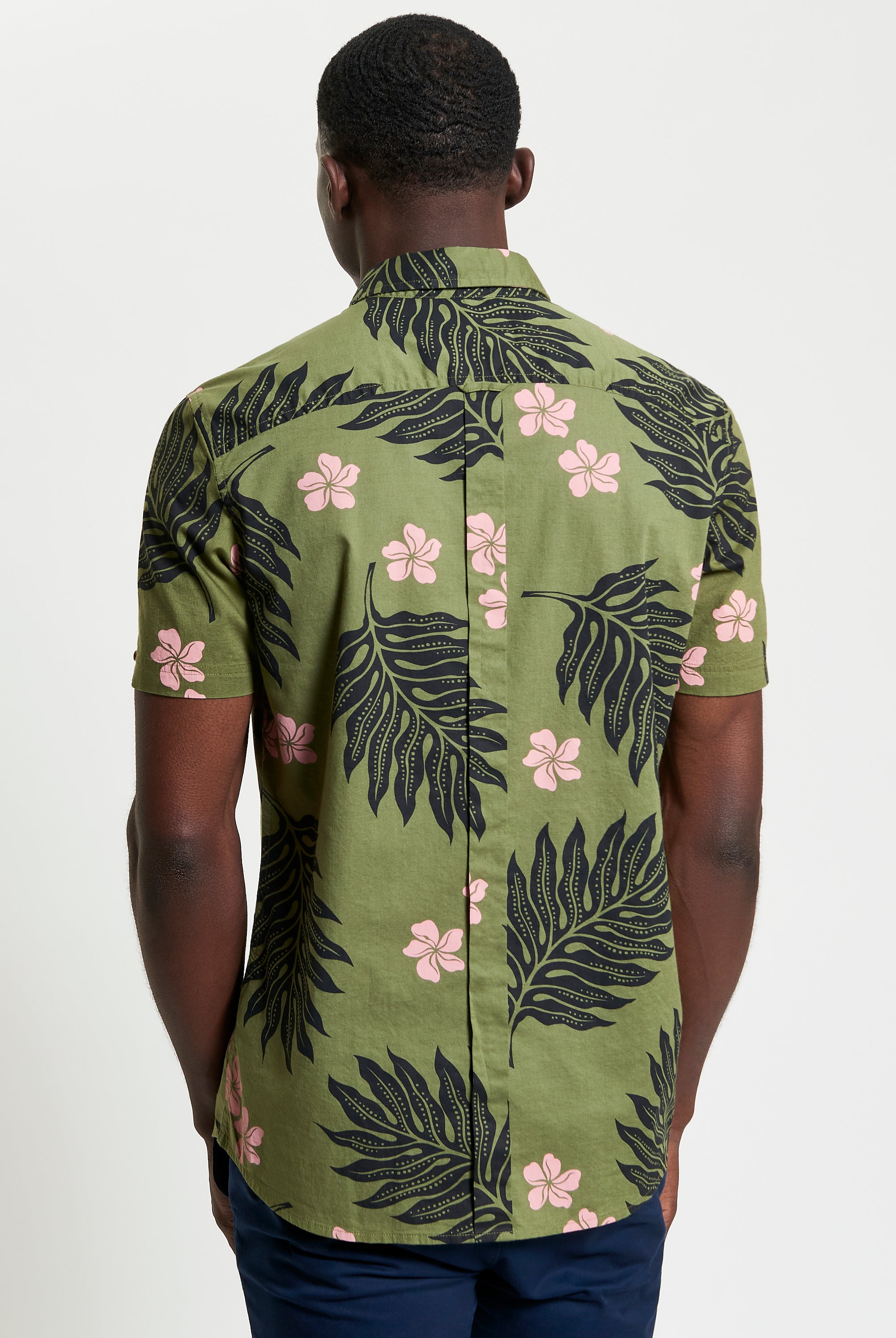 Botanical Print Shirt – Short Sleeves, Curved Hem, Relaxed Fit, Bold Floral Pattern for Fresh Summer Style
