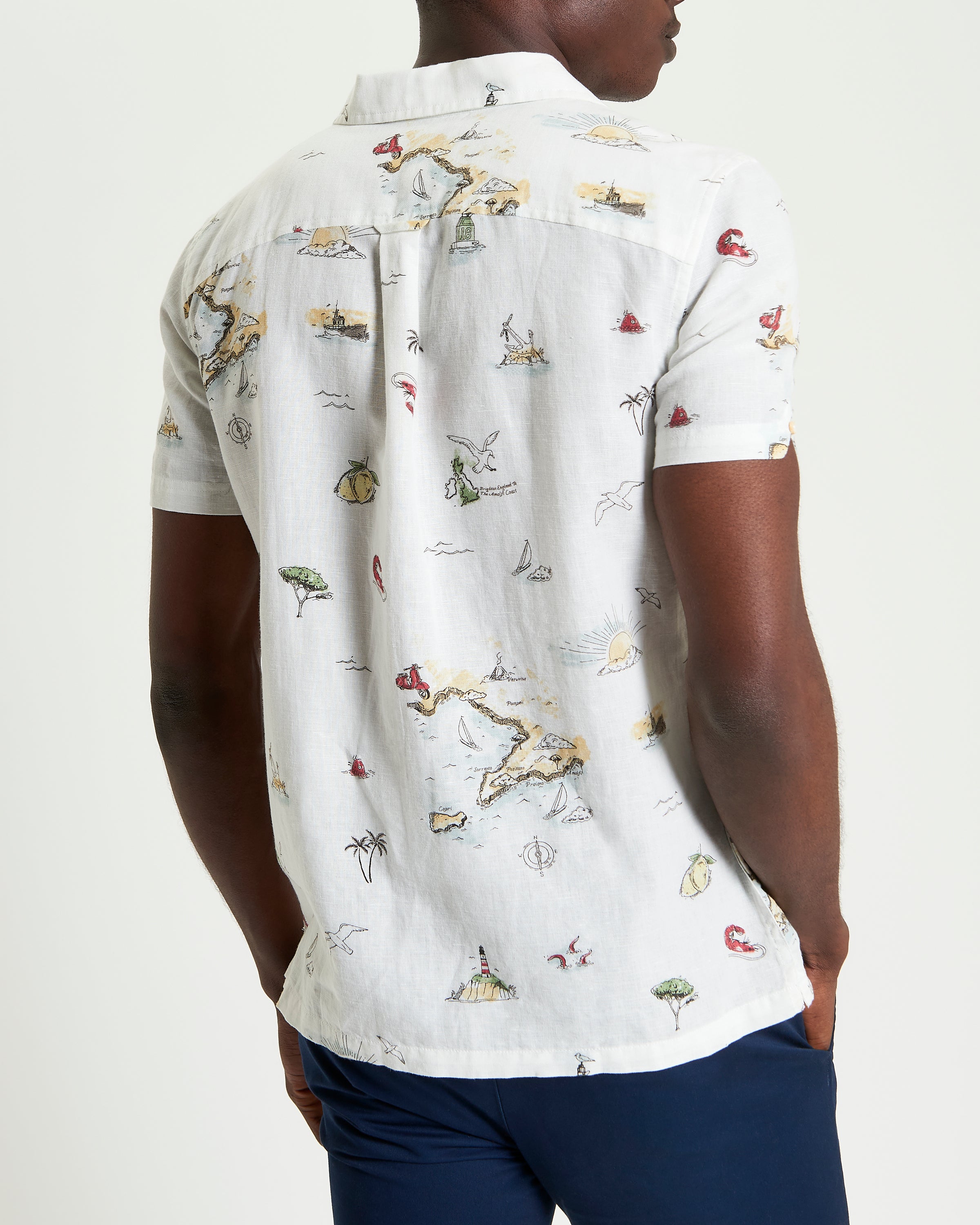 Brighton To Amalfi Print – Short-sleeve shirt featuring coastal scenes and relaxed fit.