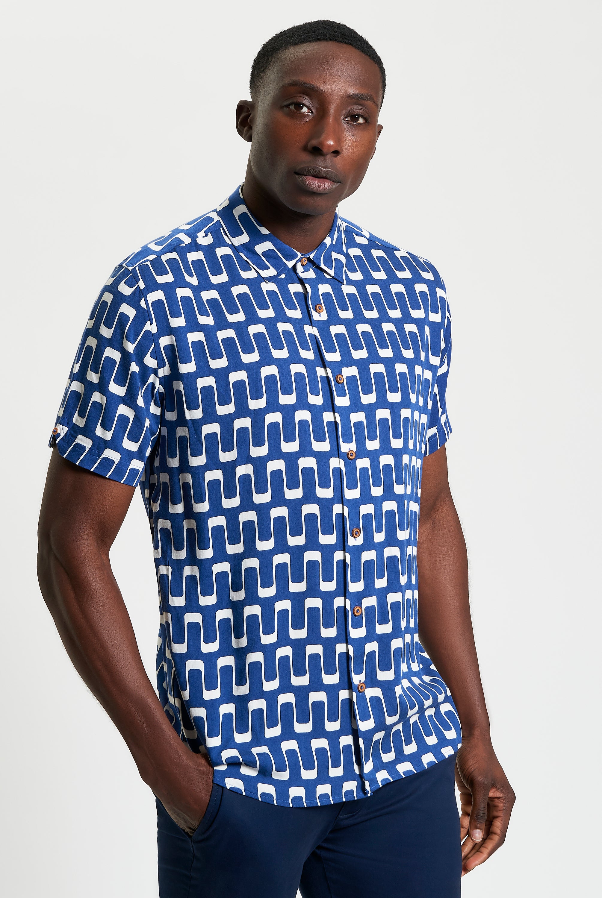 Jazz Print short sleeve shirt featuring an abstract wave motif in blue and white, perfect for warm days and evening outings.