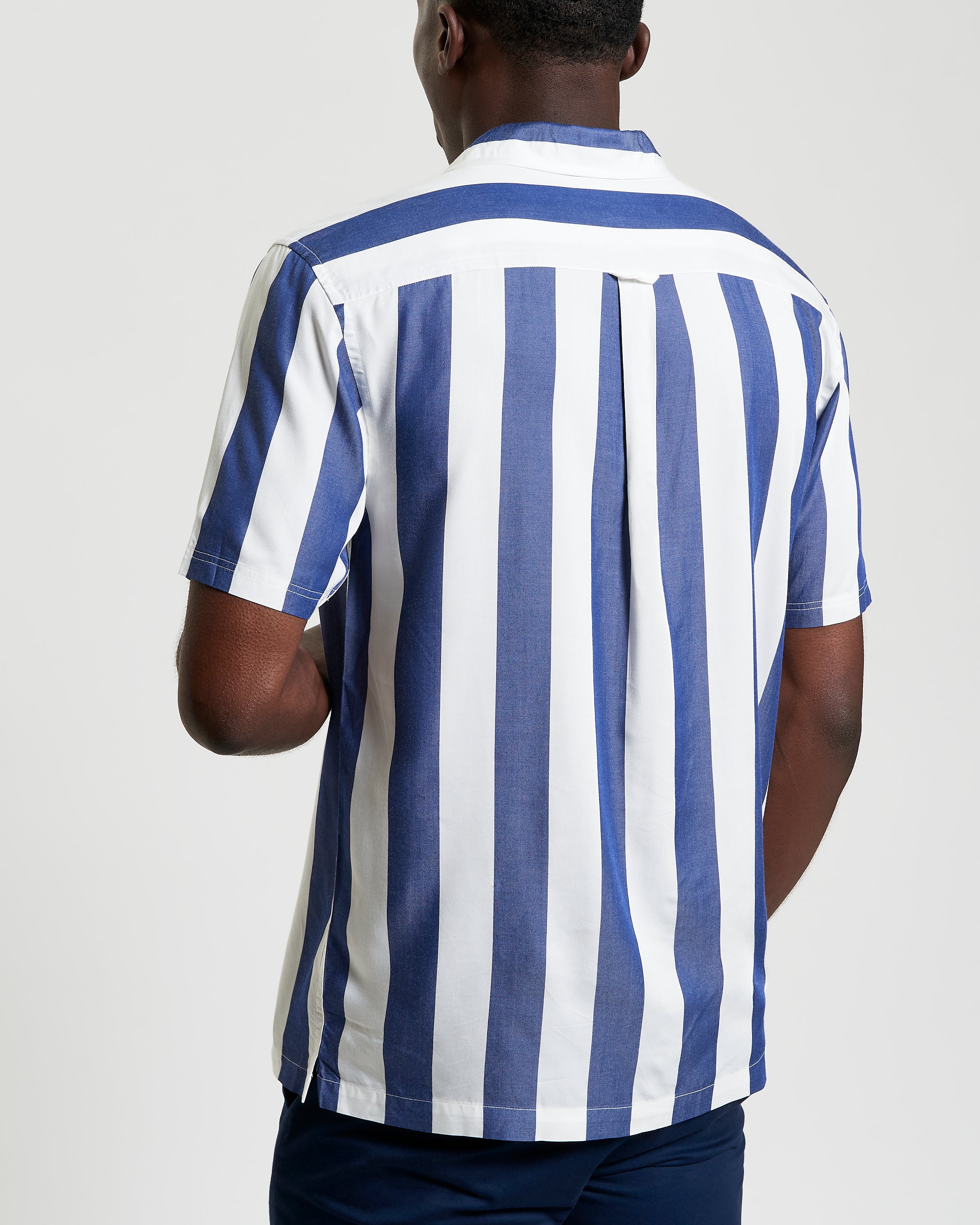 Viscose Stripe Shirt – blue and white striped short-sleeve shirt with revere collar and relaxed fit.
