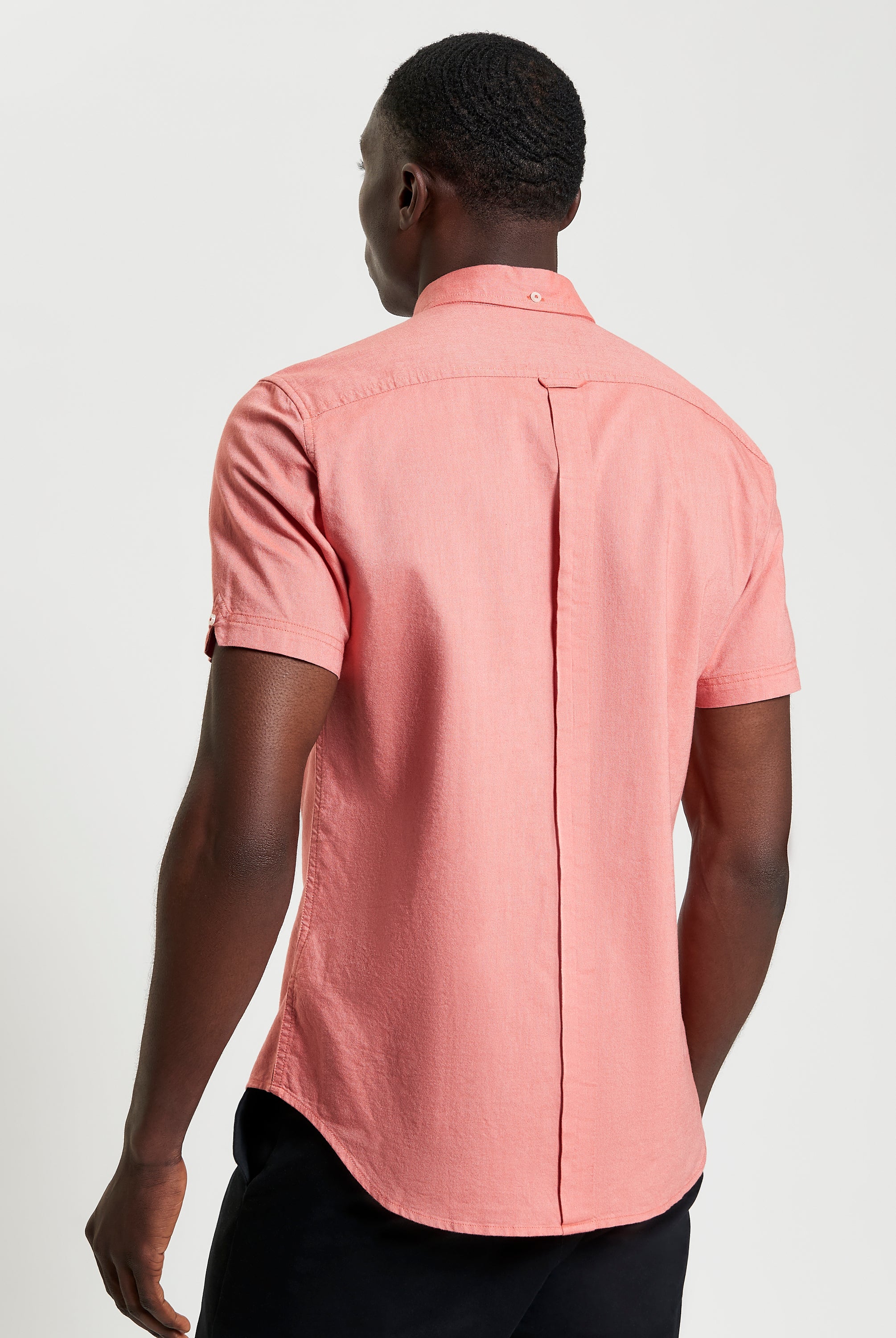 Signature Oxford Short Sleeve Shirt – Pink – Back view showcasing the clean fit and back box pleat detail.