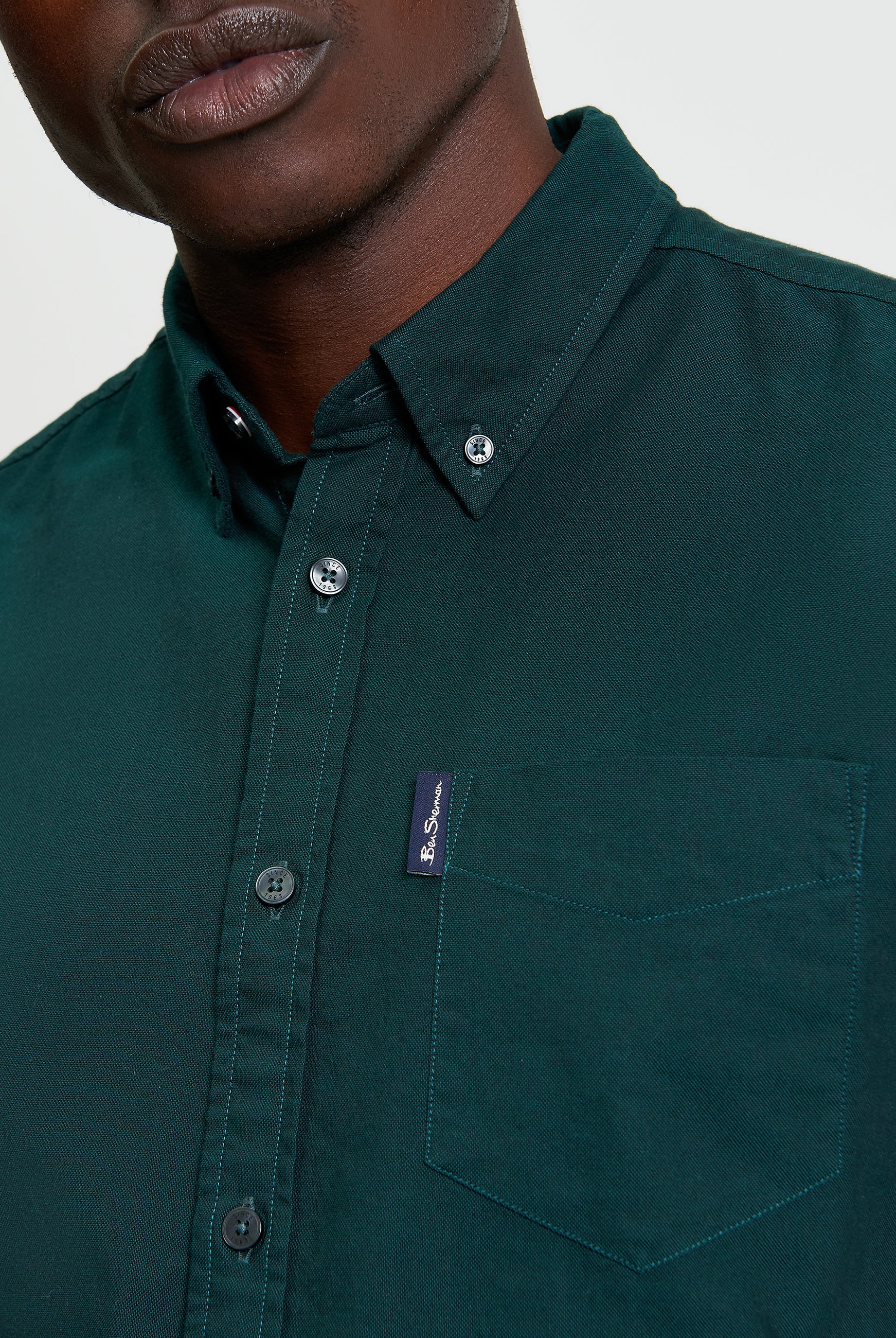 Signature Oxford Short Sleeve Shirt - Dark Green - Detail View