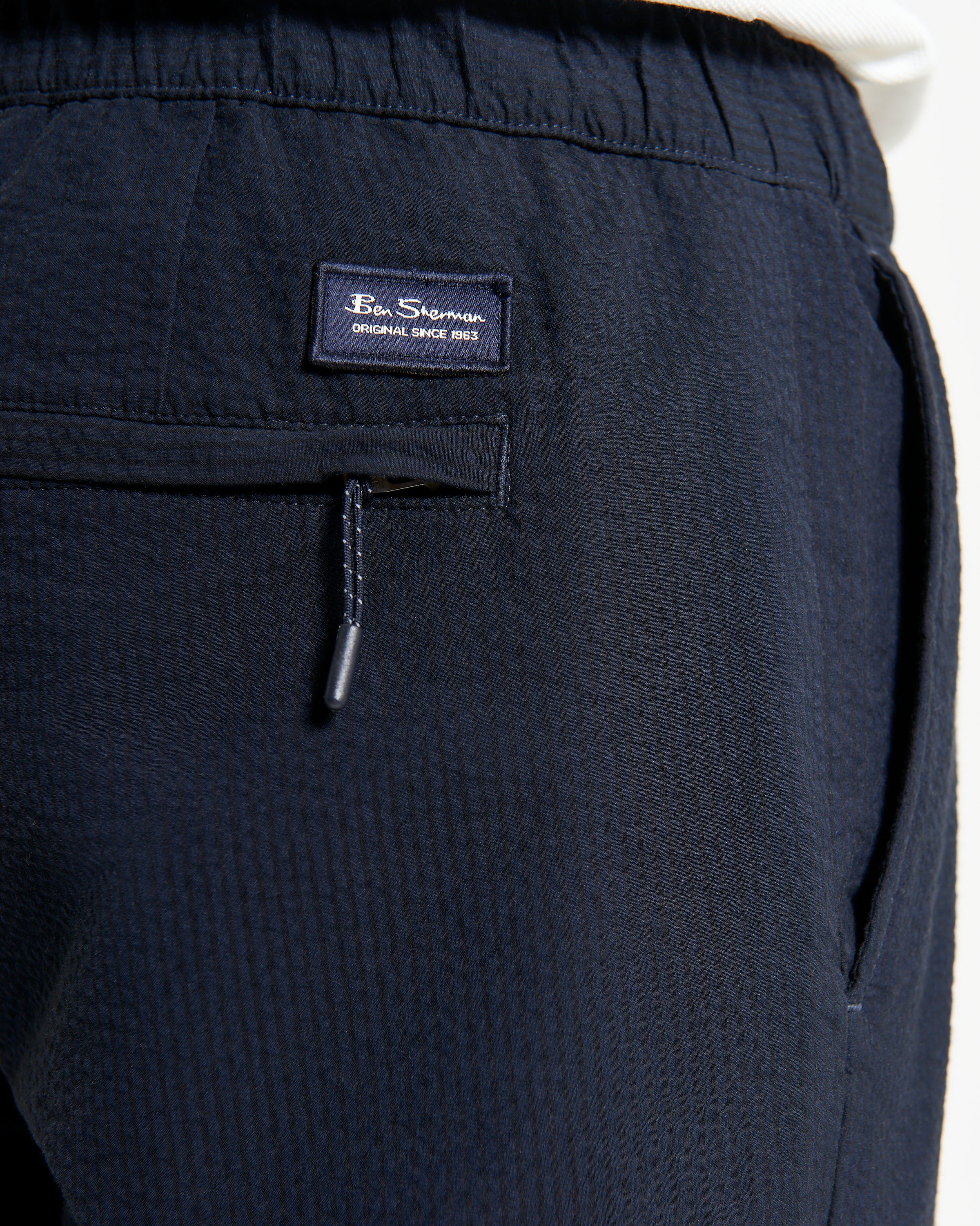 Seersucker Relaxed Short – navy with elastic waistband and Ben Sherman badge for comfort and style.