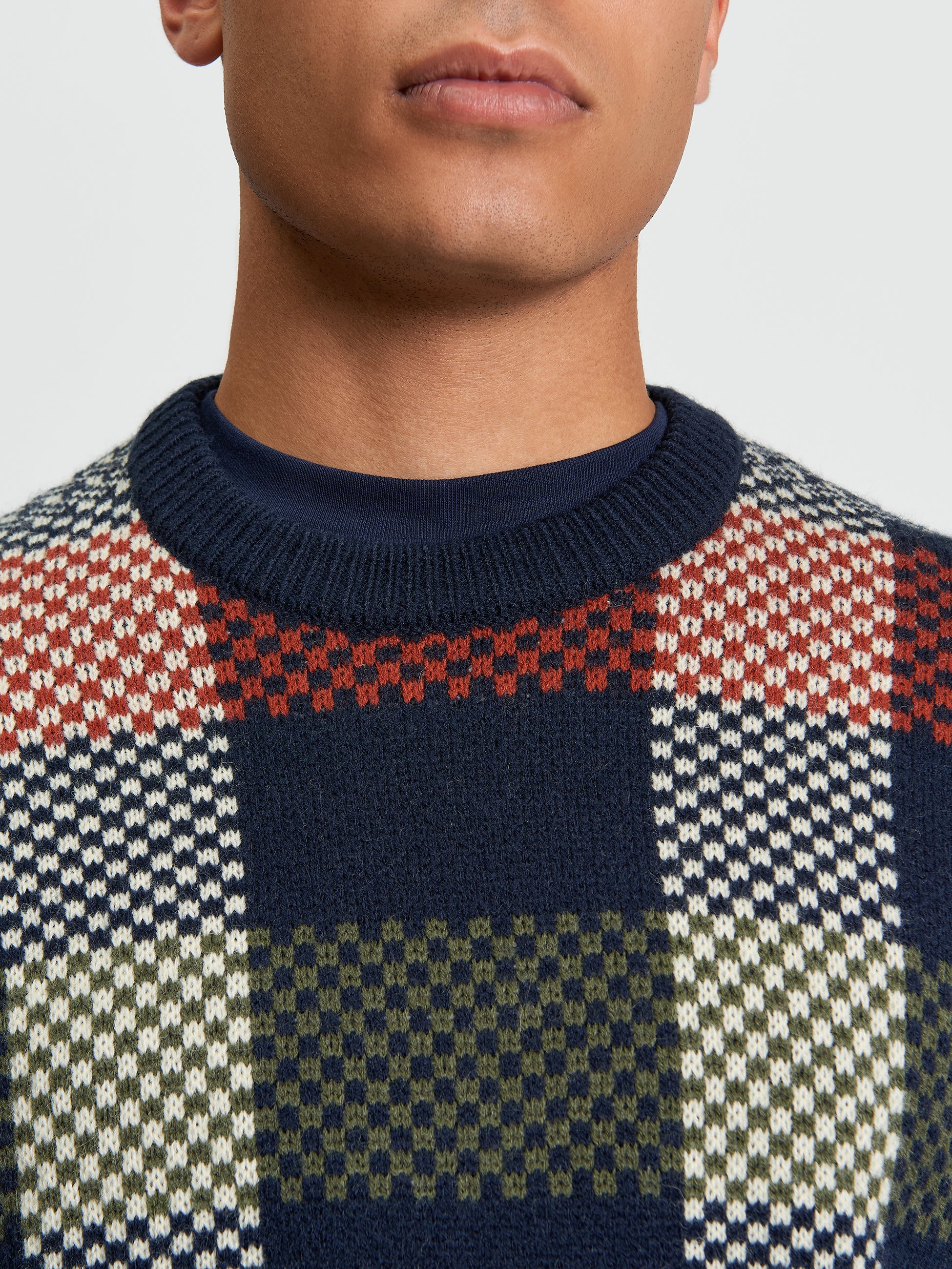 Jacquard Check Crew - Dark Navy - Close Up