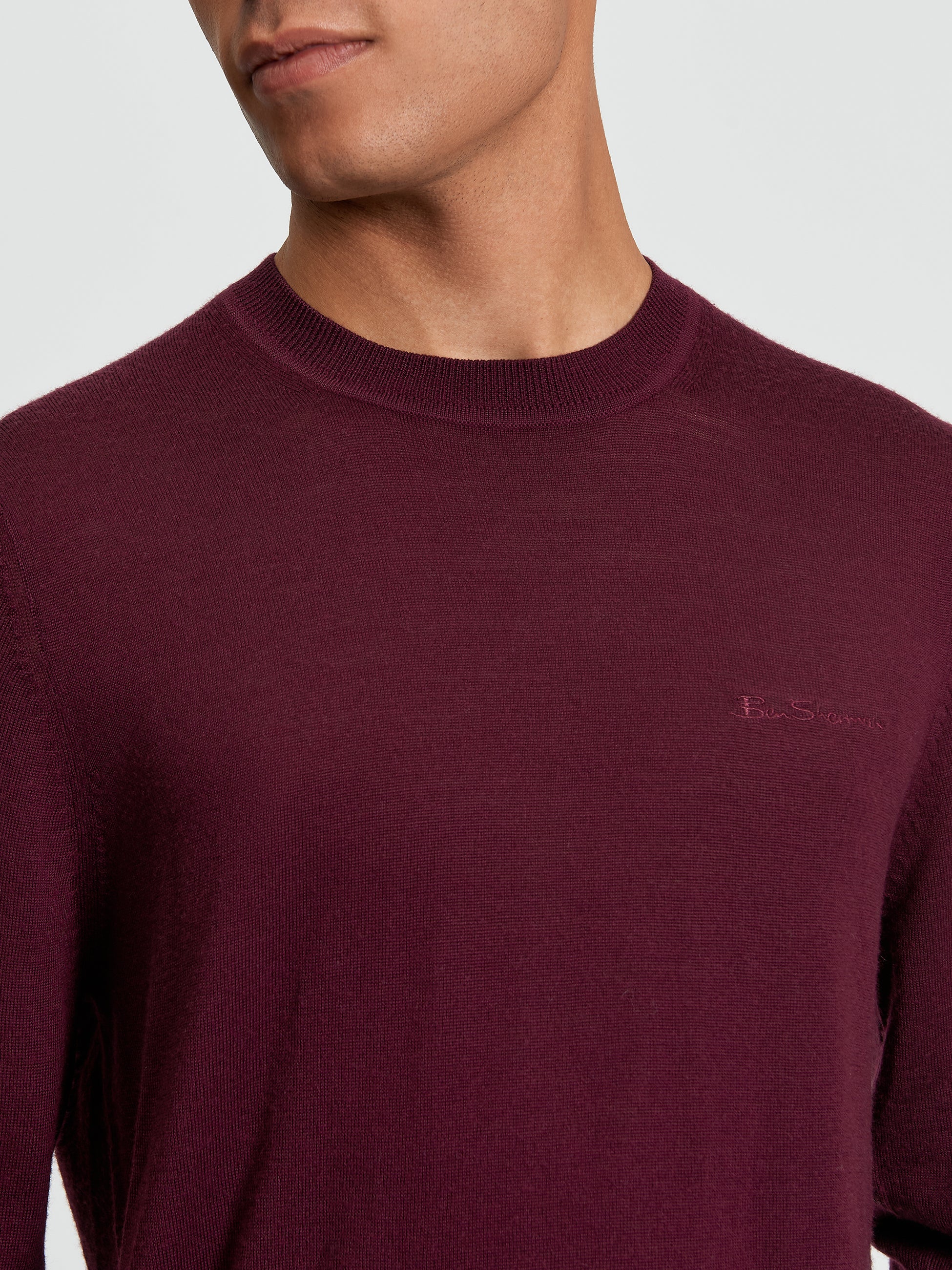Merino Crew Neck - Dark Wine - Close Up
