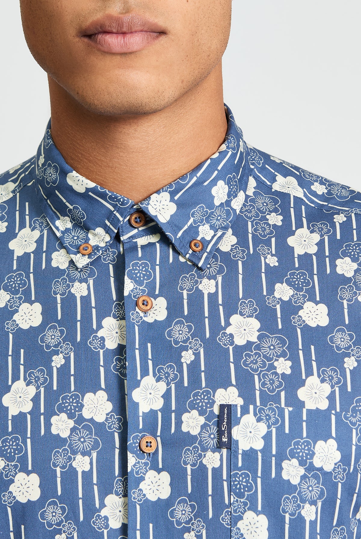 Short Sleeve Floral Bamboo Print Shirt - Indigo - Close-Up