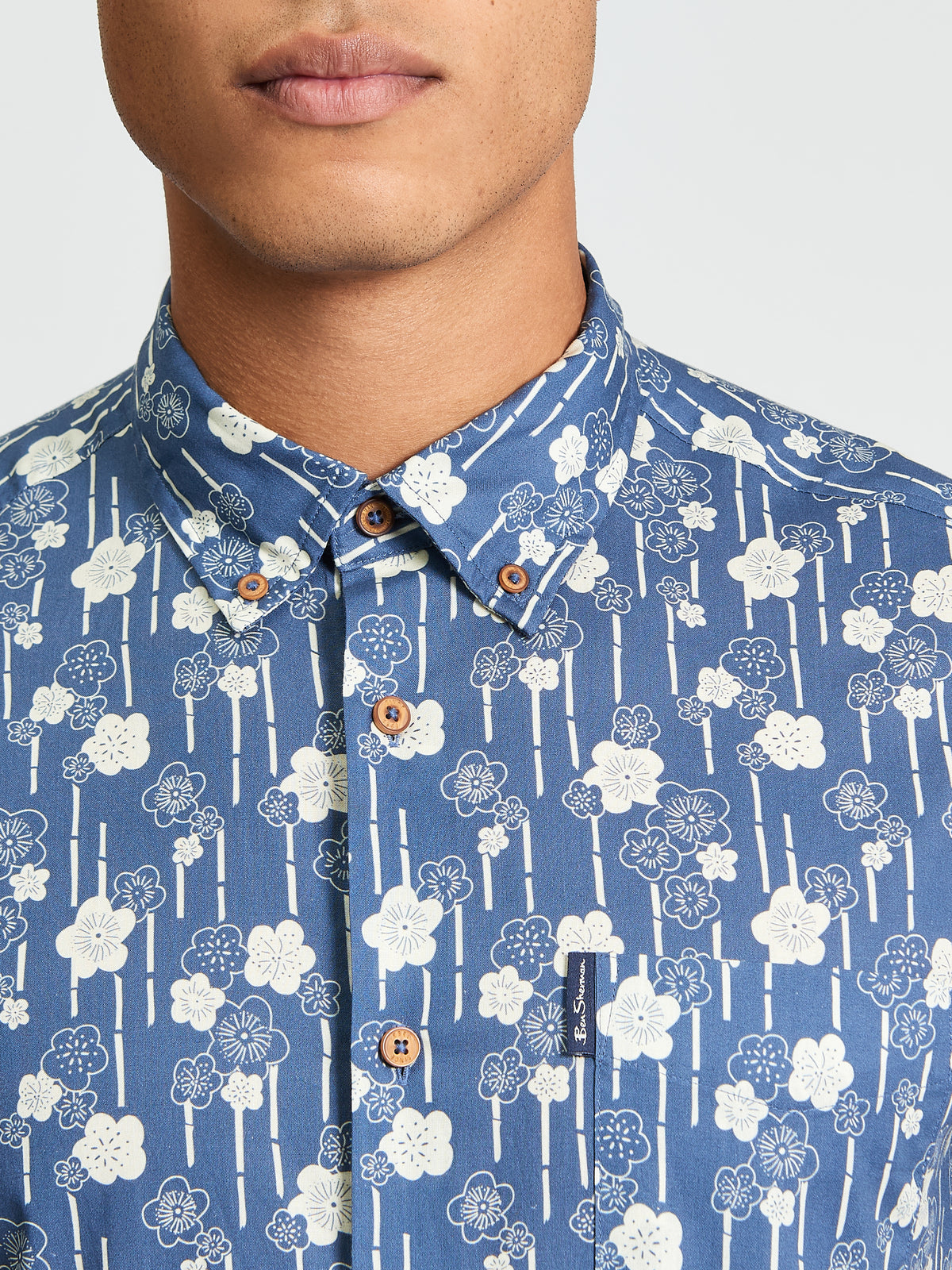 Short Sleeve Floral Bamboo Print Shirt - Indigo - Close-Up