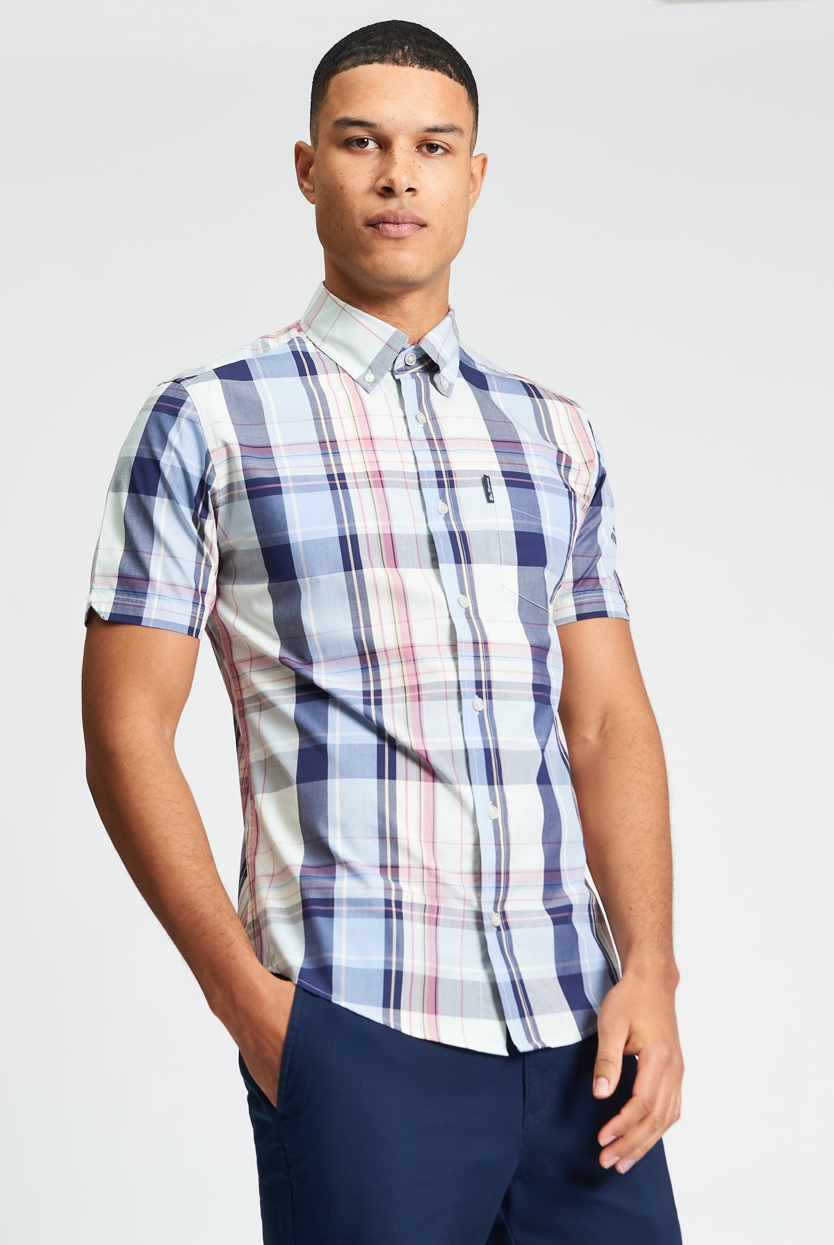 Oversized Check – short sleeve oversized check shirt in breathable organic cotton for relaxed summer style.