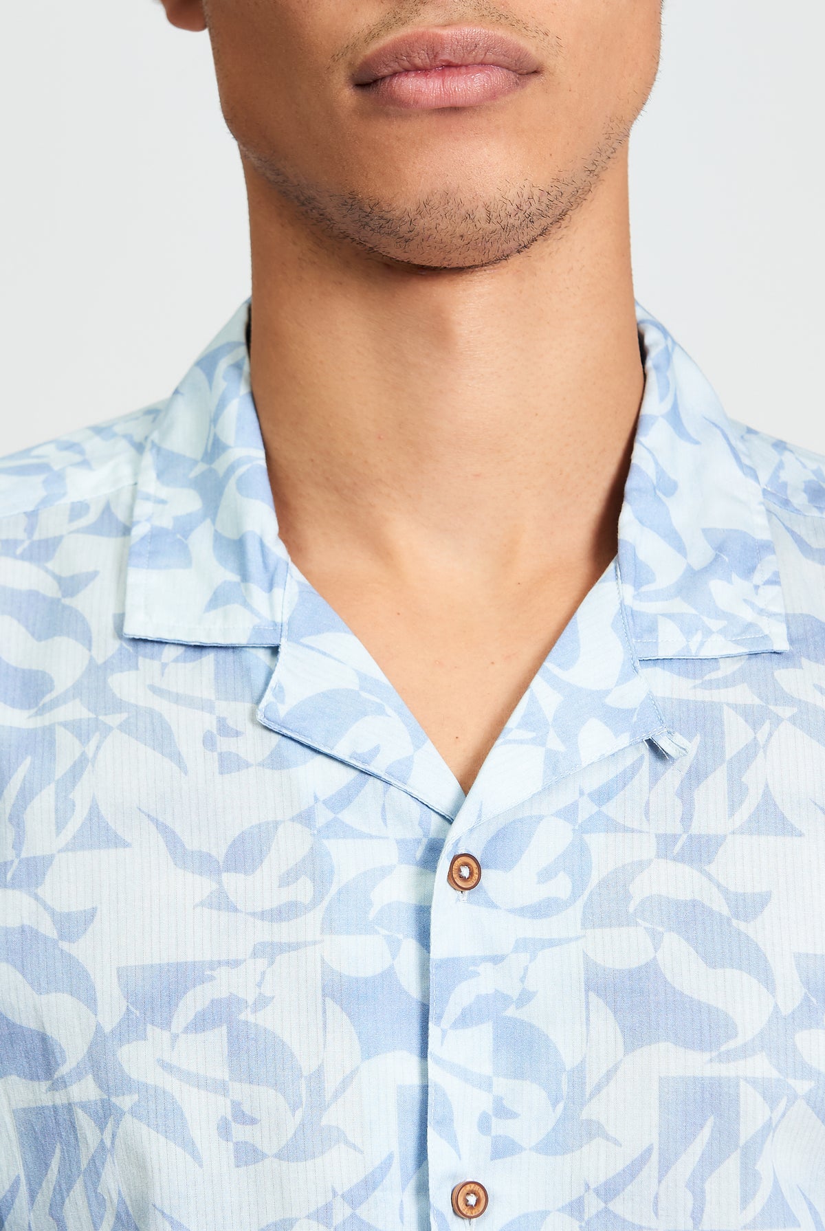 Short Sleeve Seagull Geo Print Shirt - Powder Blue - Close-Up