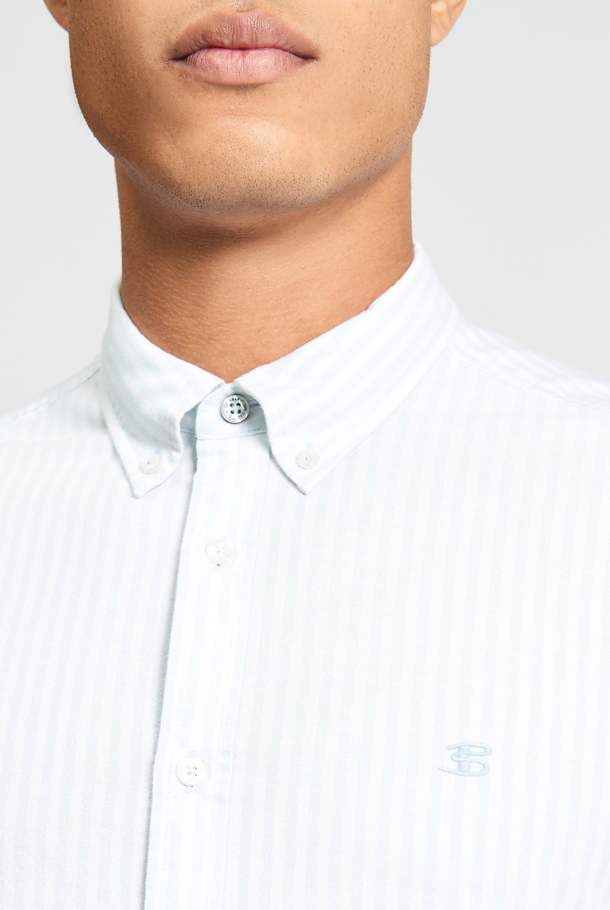 Short Sleeve Oxford Stripe Shirt - Light Blue - Close-Up