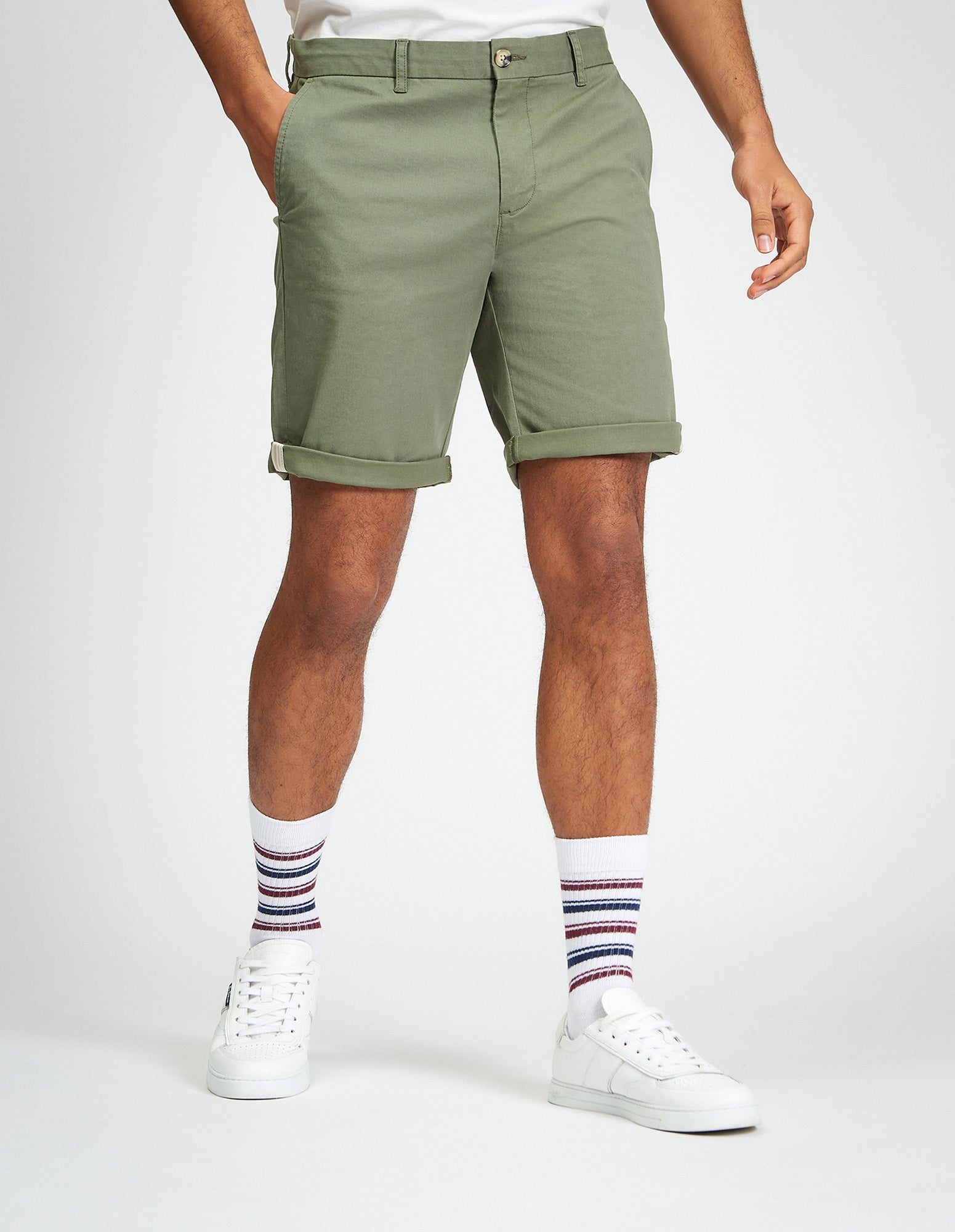 Signature Chino Short β olive green β stylishly tailored shorts for warm weather, showcasing clean lines and comfort.