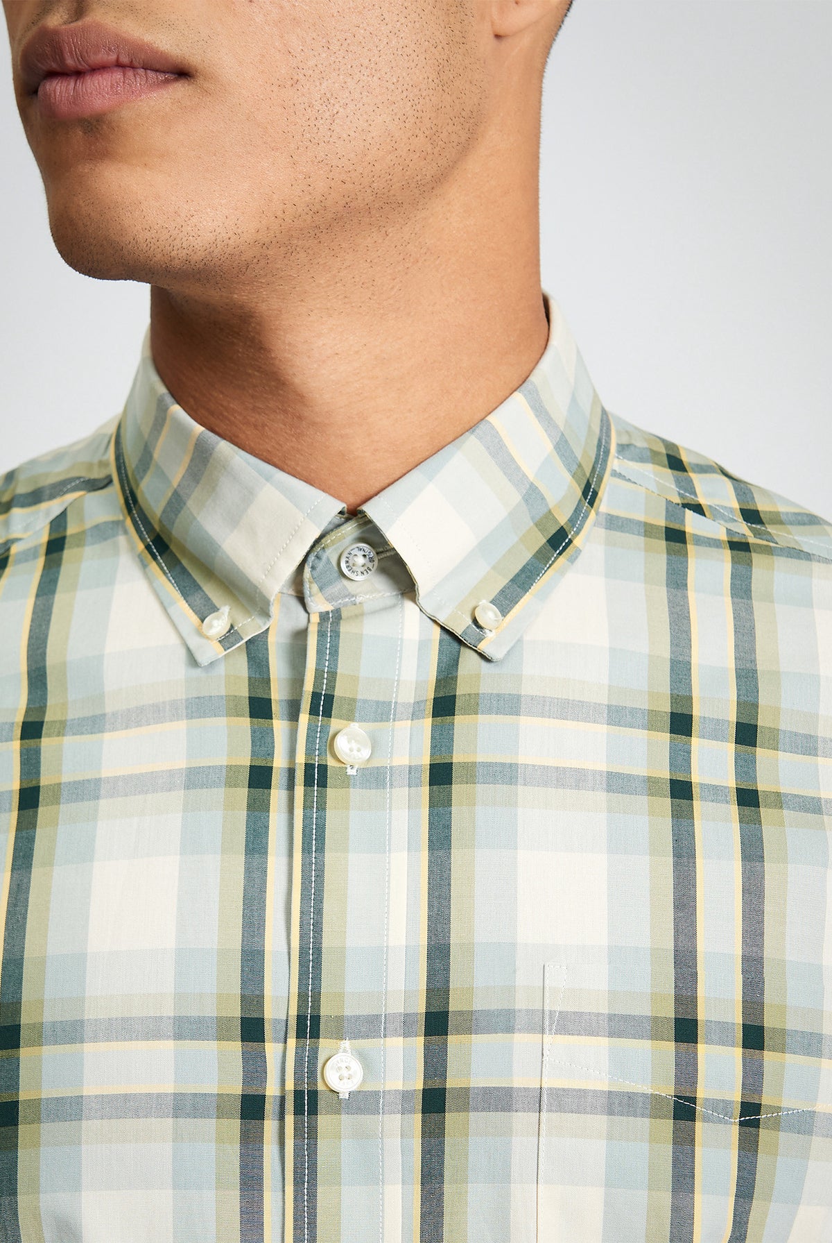 Short Sleeve Classic Check Shirt - Forest - Close-Up