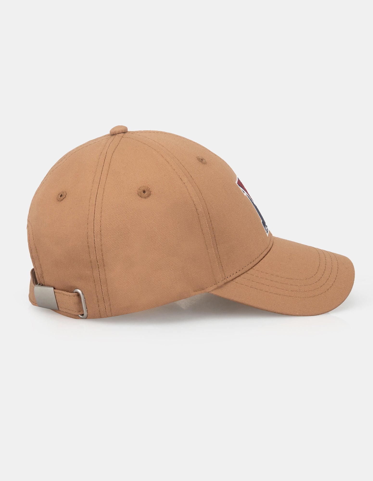 BRANDED LOGO CAP – brown baseball cap with logo on the front.