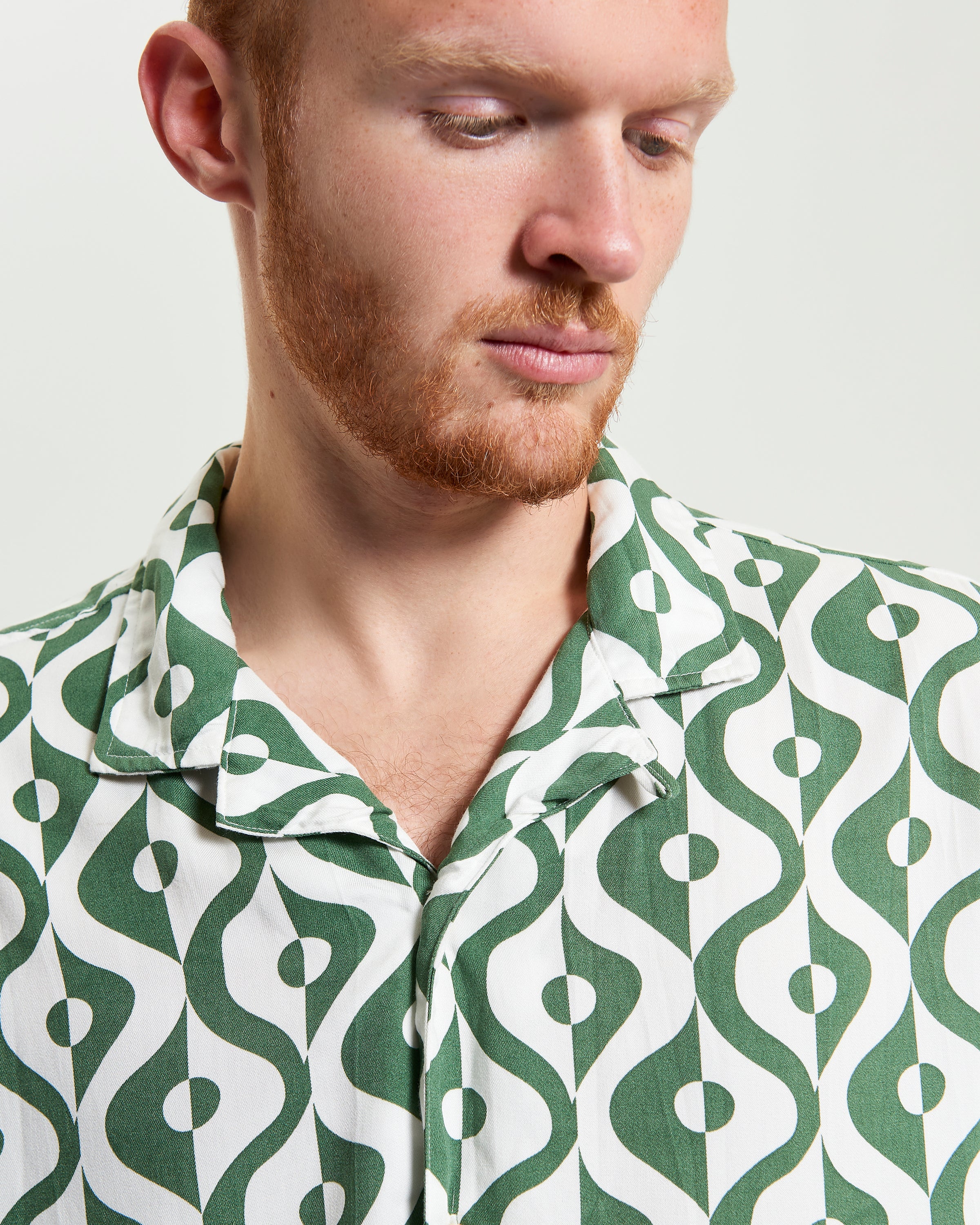 Carnaby Geo Print – Short sleeve shirt with revere collar and unique geo pattern, perfect for a relaxed look.