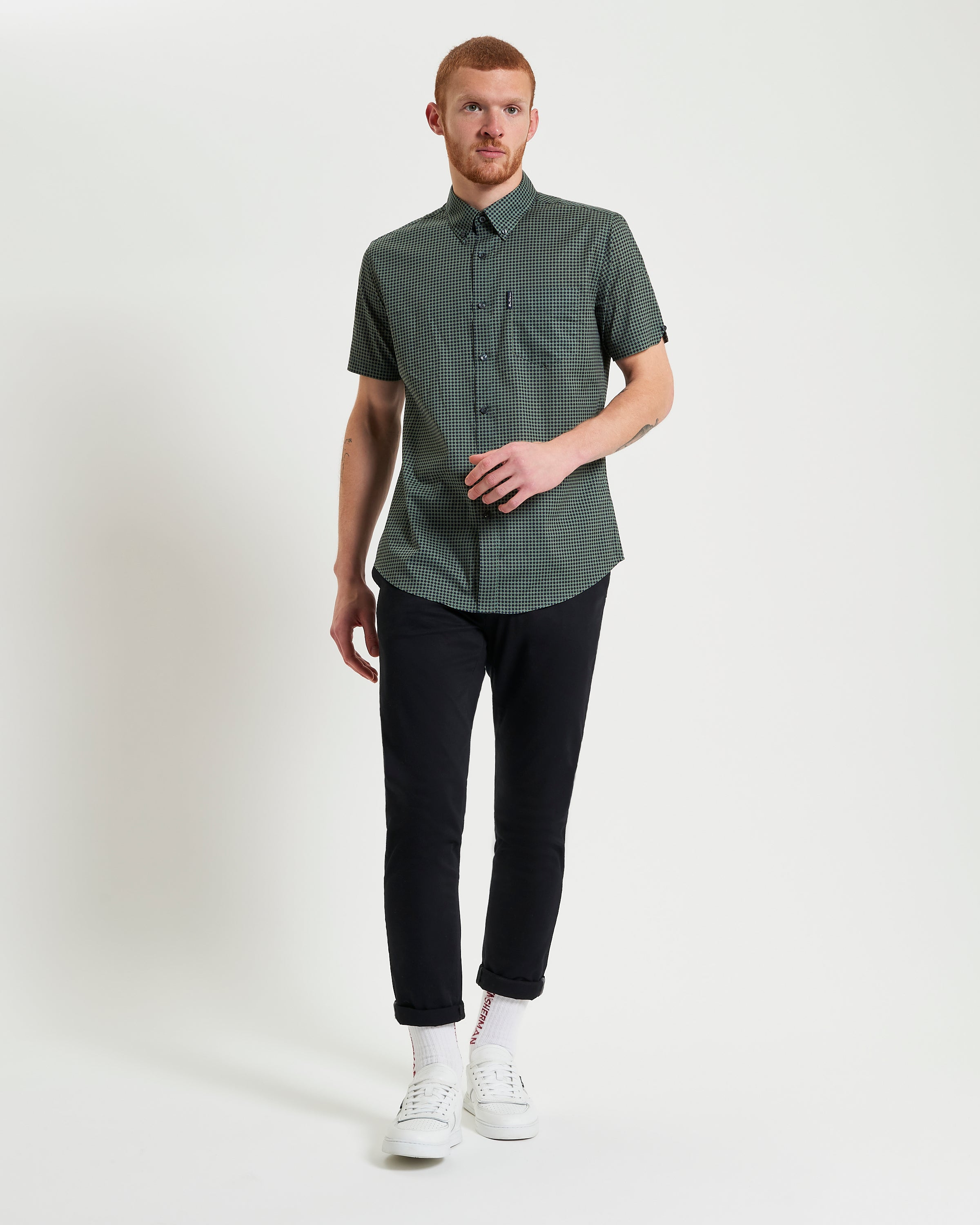 Geo Print shirt – modern style with button-down collar and curved hem in green, perfect for smart and casual looks.
