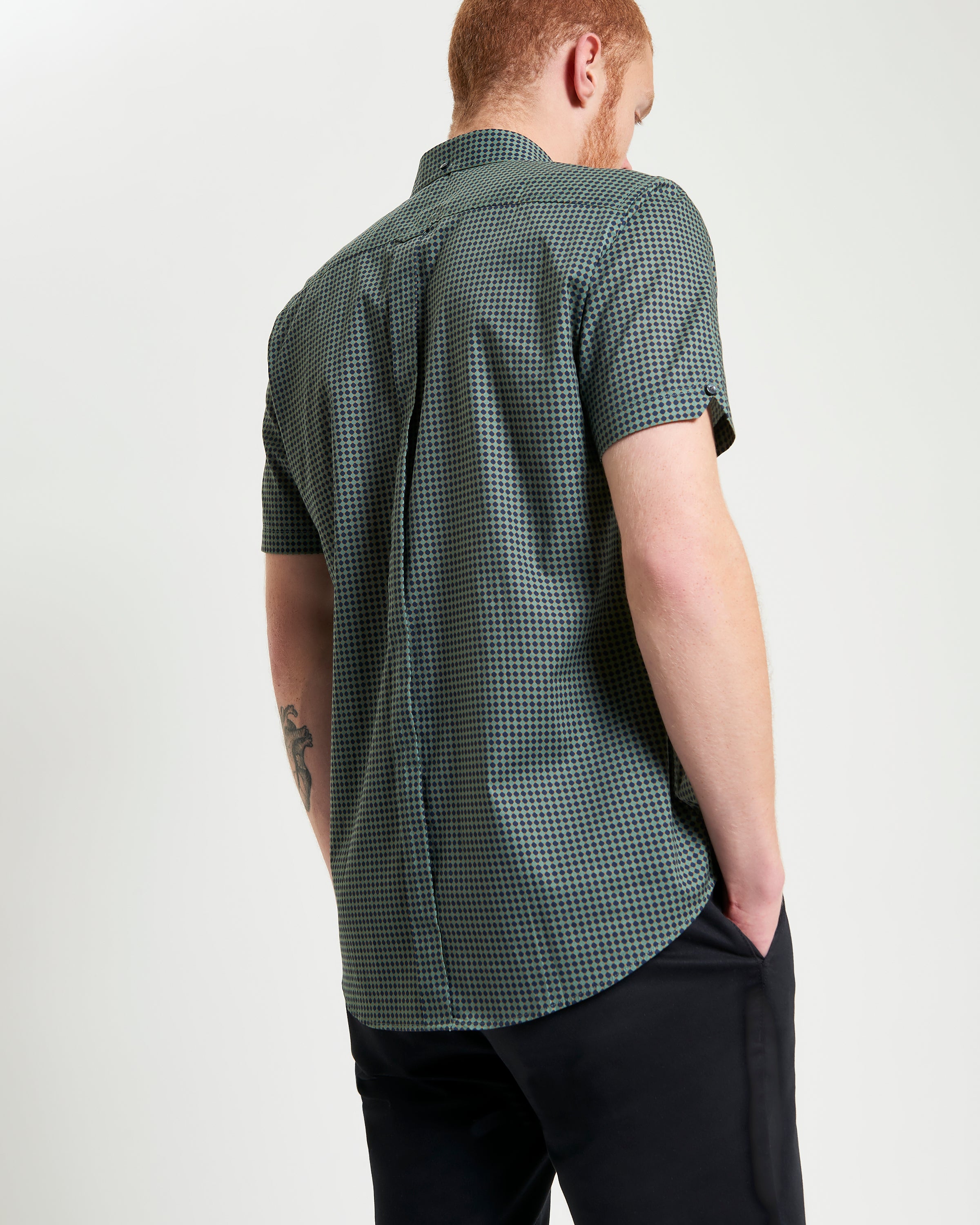 Geo Print shirt – back view showcasing modern tailoring in green check pattern. Perfect for weekday and weekend outfits.