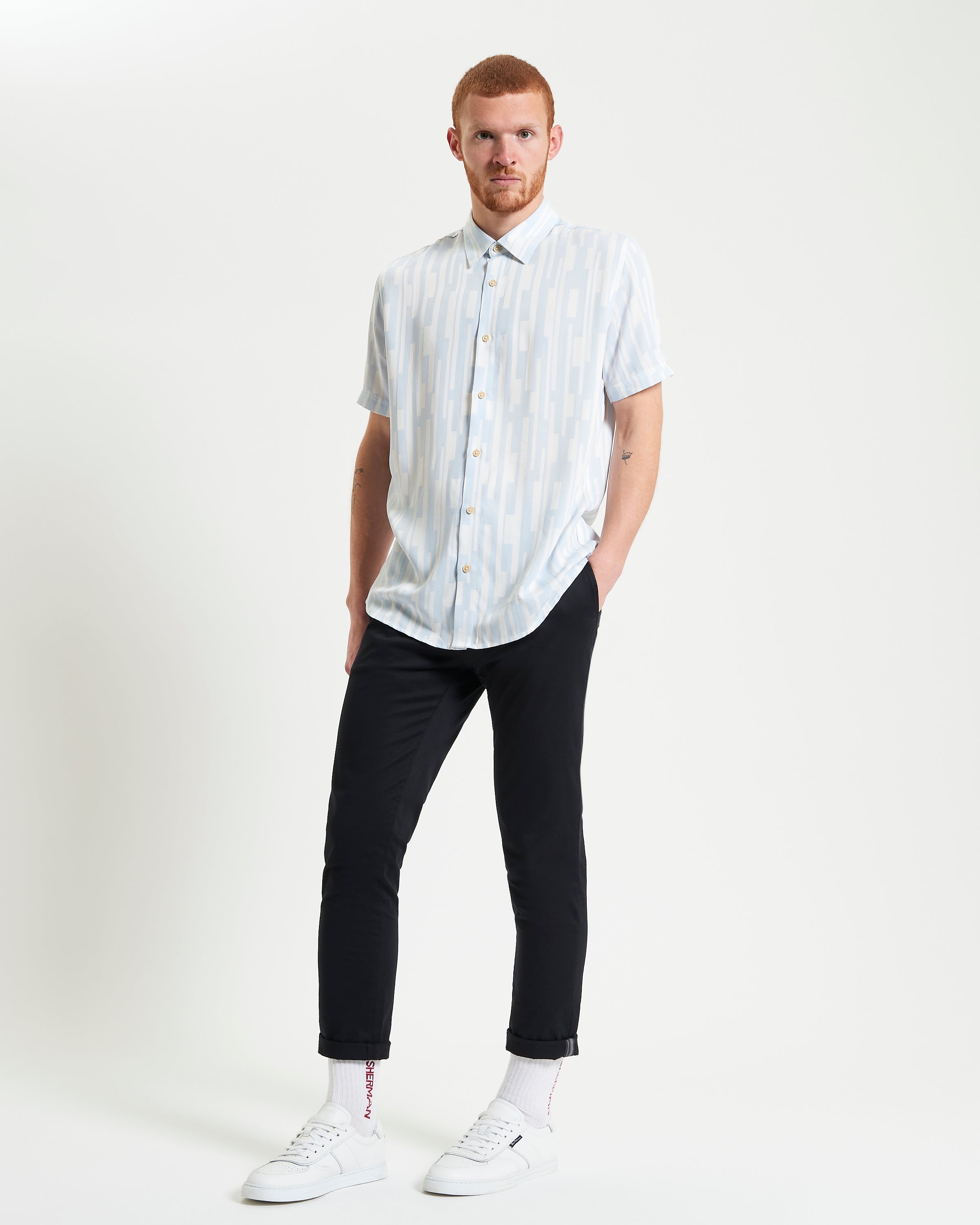 Jazz Lines Print – Short Sleeve Shirt in Monochrome Pattern, Stylish Casual Wear for Men