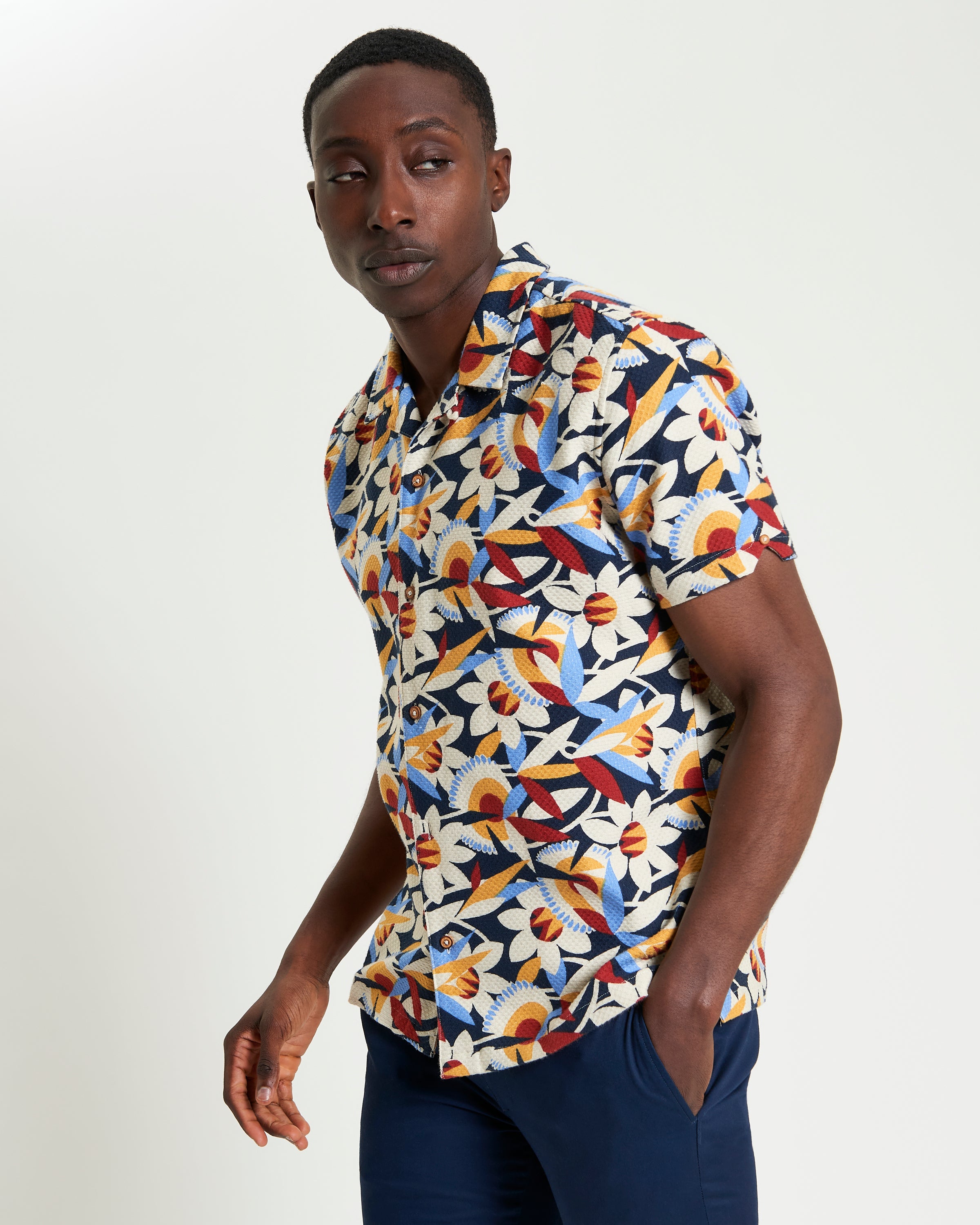Abstract Floral Print – Short-sleeve shirt featuring vibrant floral pattern and revere collar for stylish comfort.