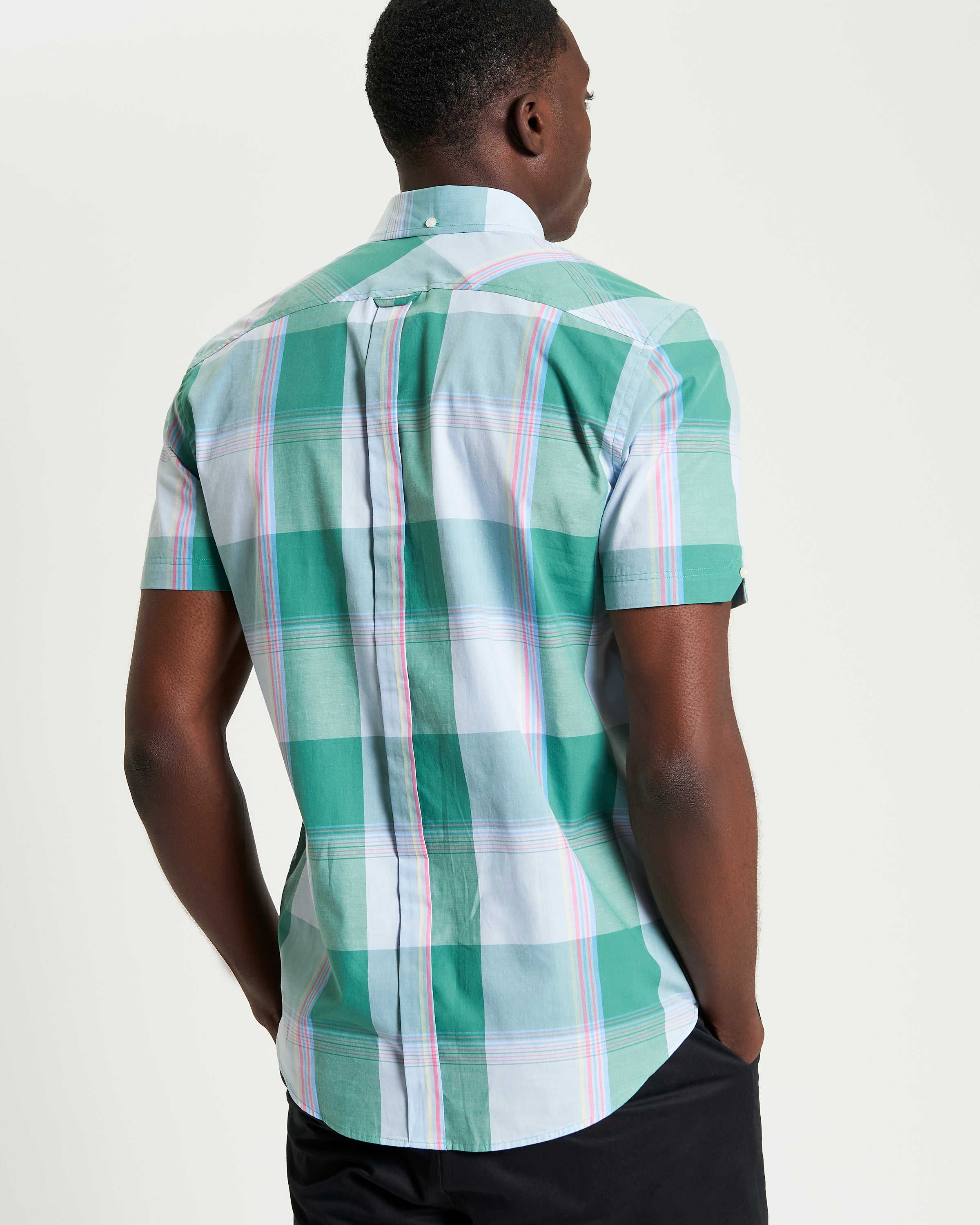 Multicolour Overcheck – Short-sleeve shirt with a bold overcheck print and curved hem.