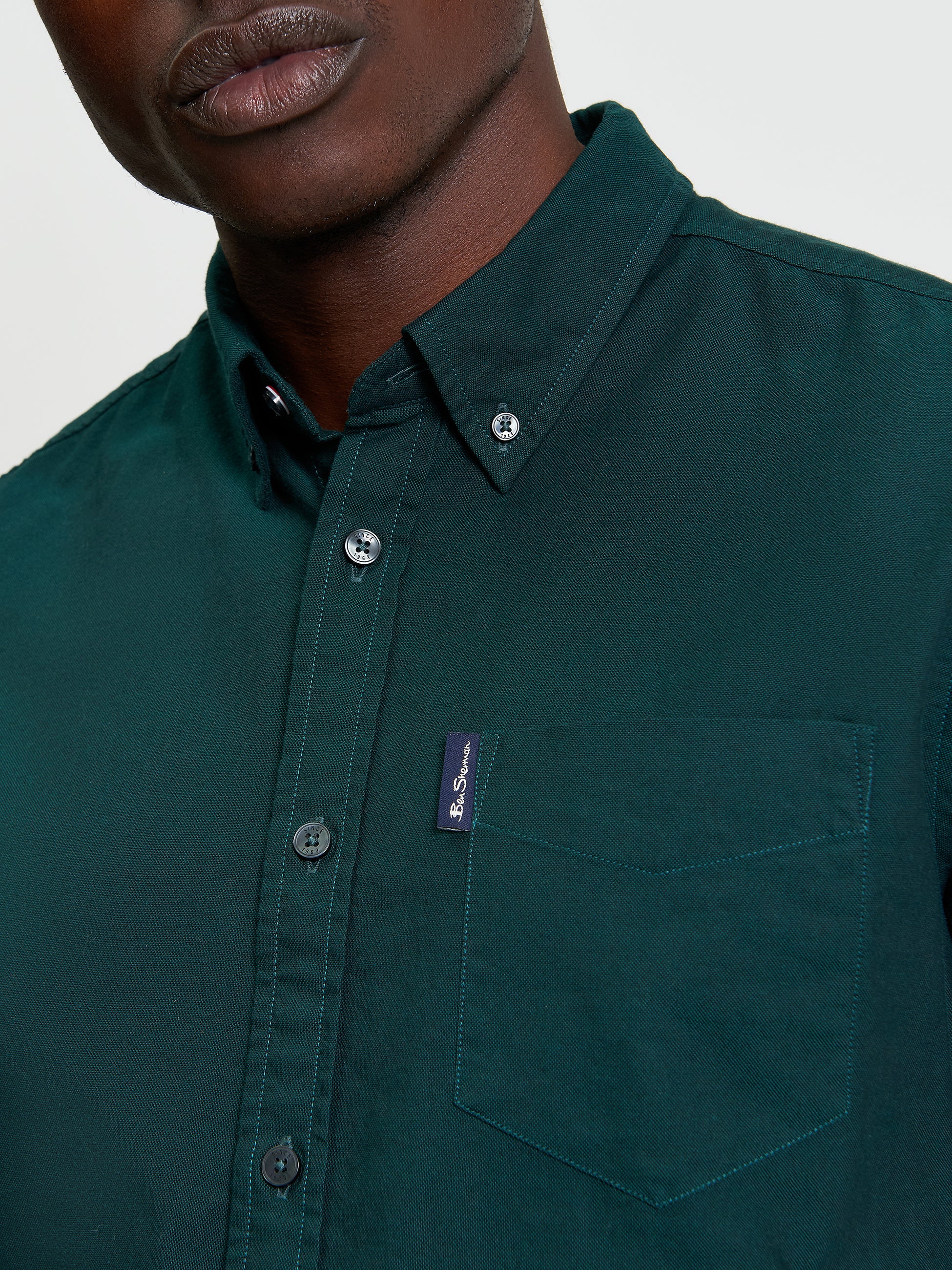 Signature Oxford Short Sleeve Shirt - Dark Green - Detail View