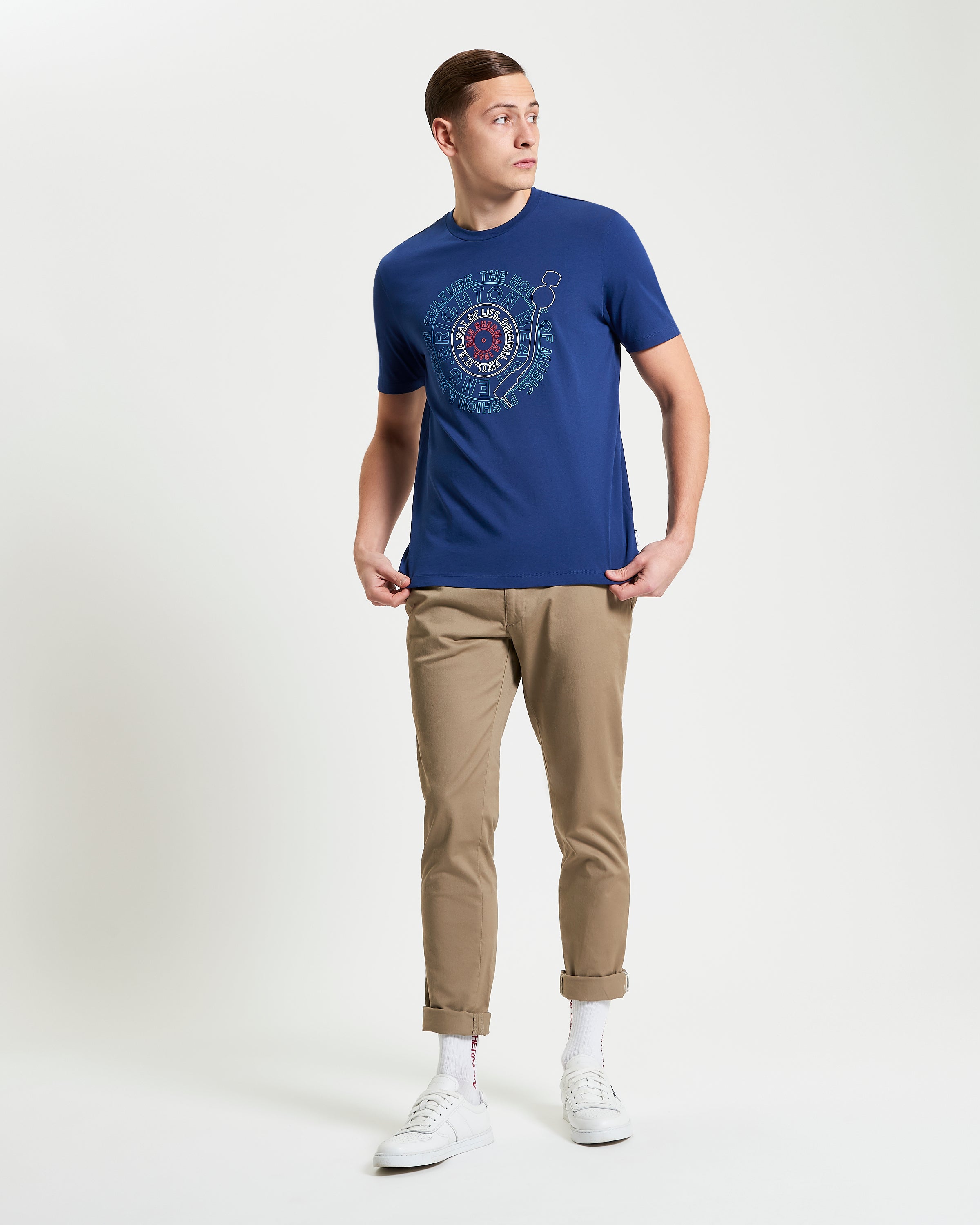 Record Target – Men’s blue tee with music-inspired graphic print, perfect for casual style and comfort.