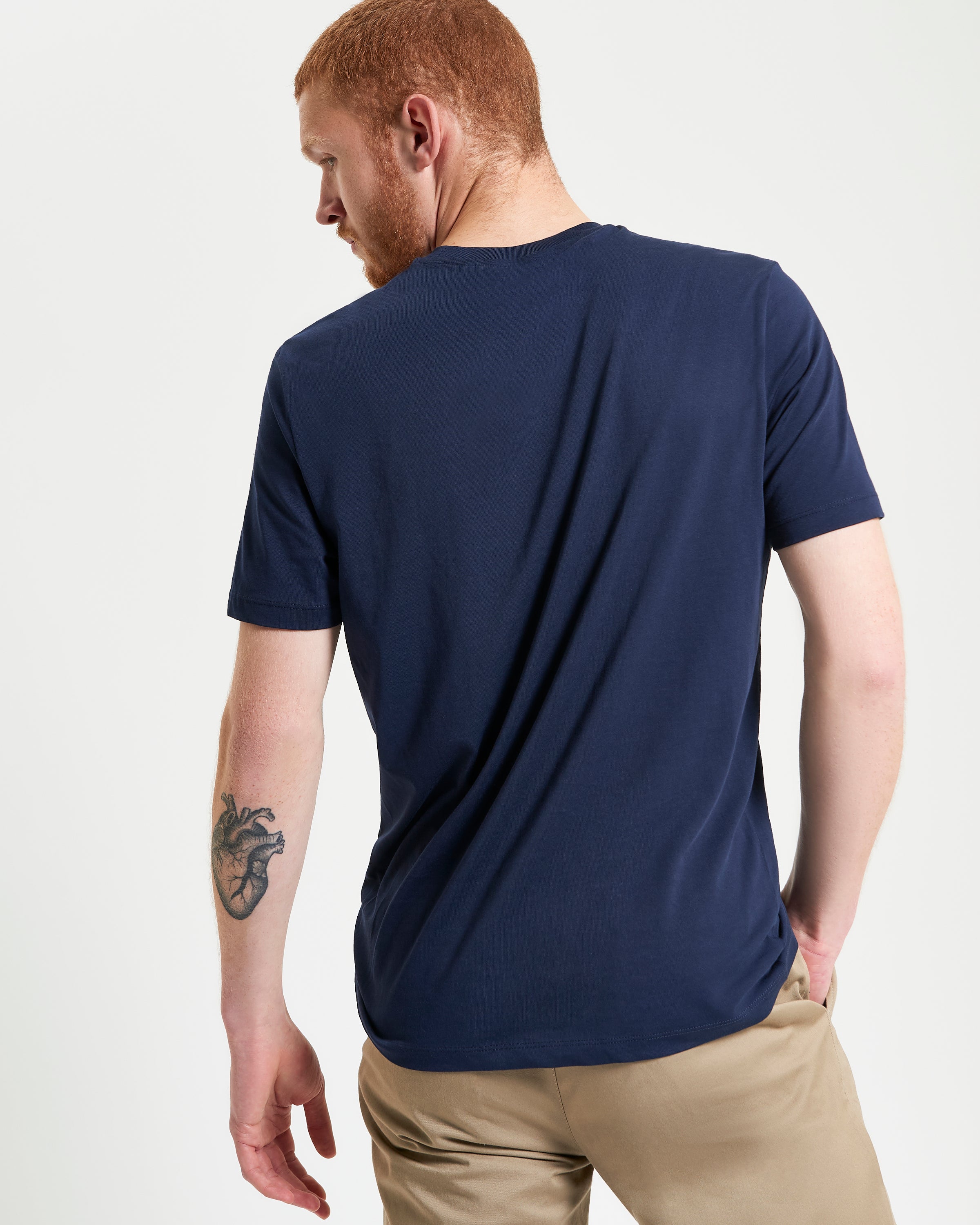 Tropical Target Tee – Regular fit dark blue organic cotton t-shirt with abstract design.