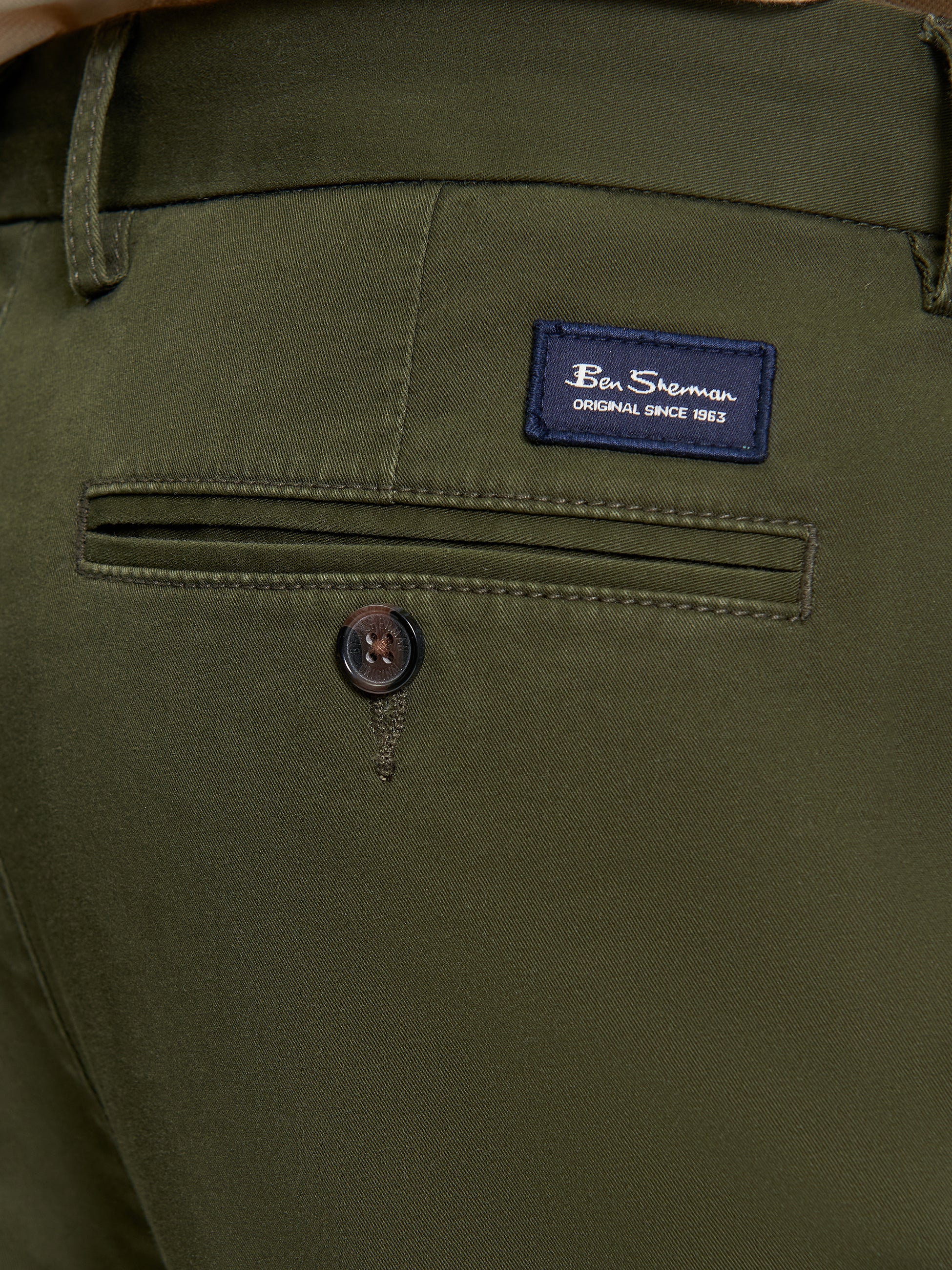 Signature Slim Stretch Chino - Khaki - Detail View