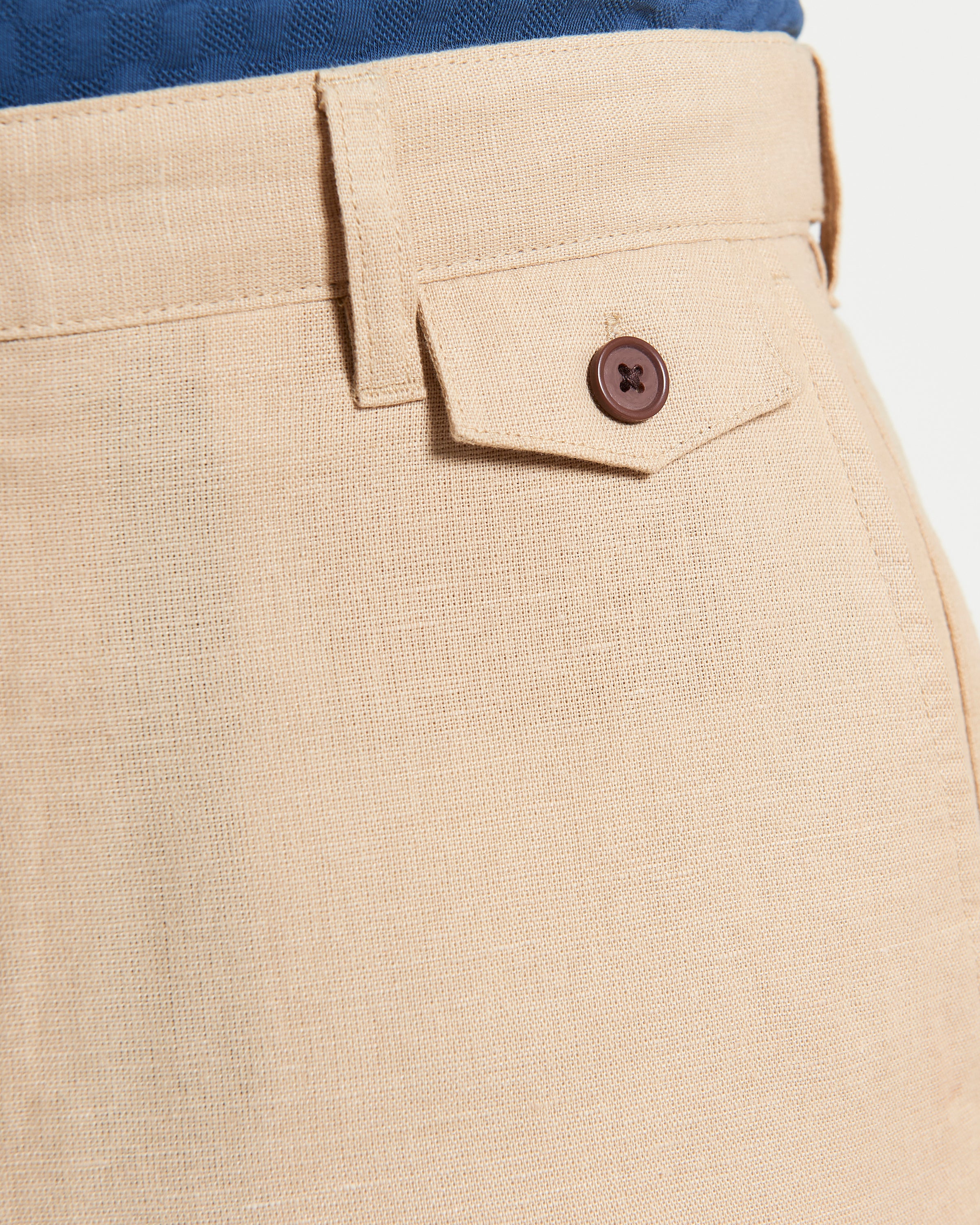 Linen Cotton Trouser – Close-up of the pocket detail and fabric texture.