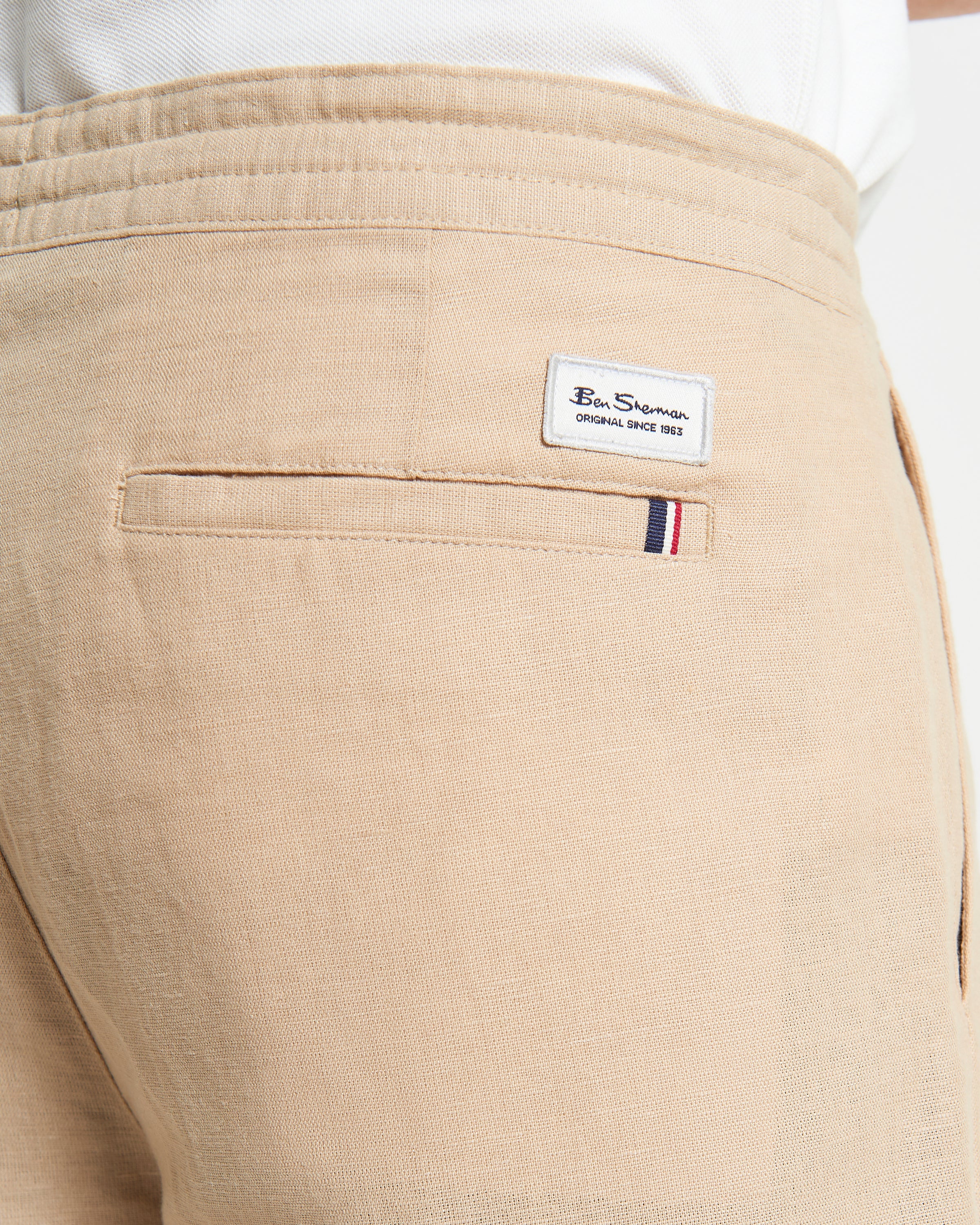 Linen Cotton Drawcord Short – close-up of back pocket with Ben Sherman badge