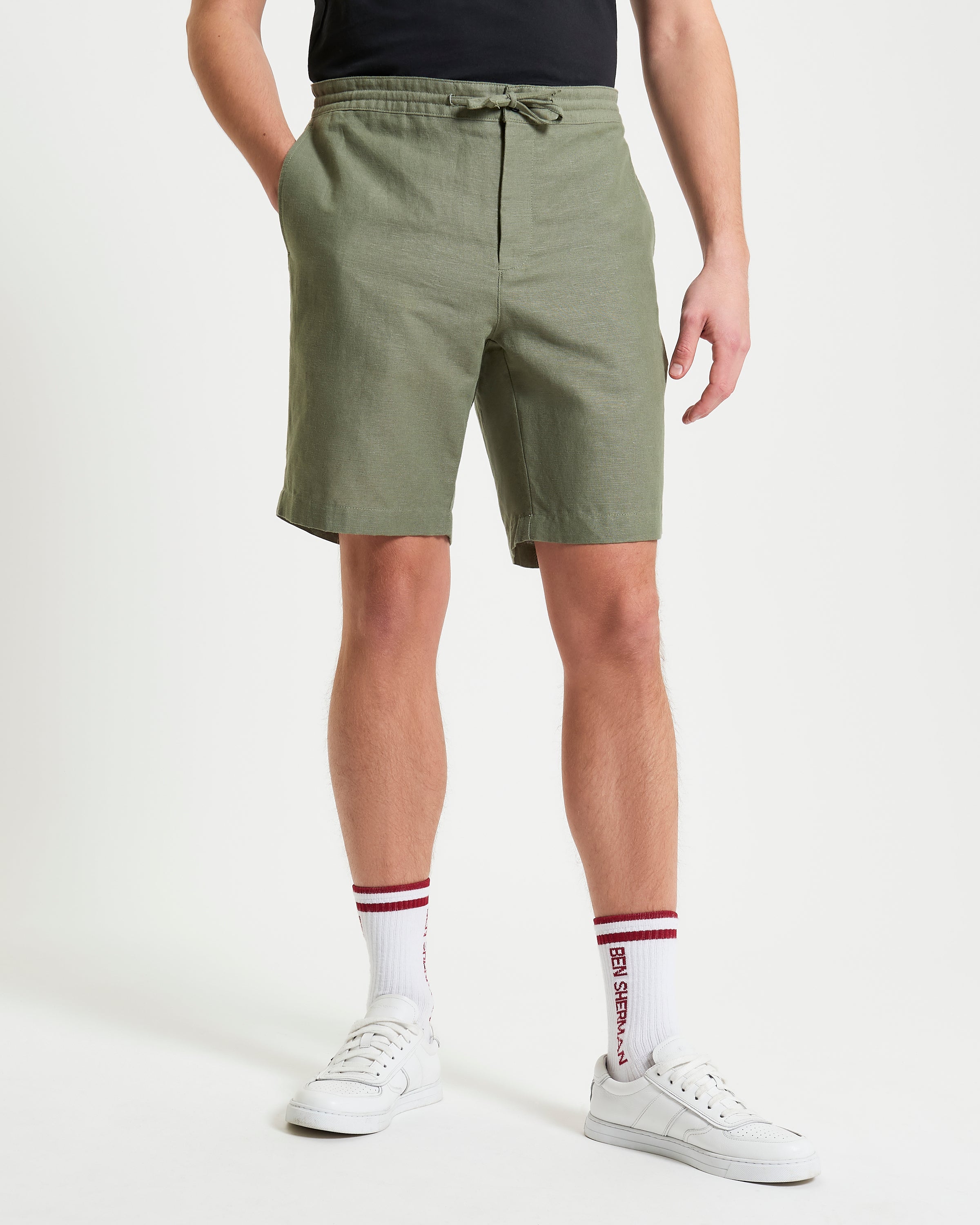 Linen Cotton Drawcord Short – Green, relaxed fit shorts for warm days, featuring drawstring waist and breathable fabric.