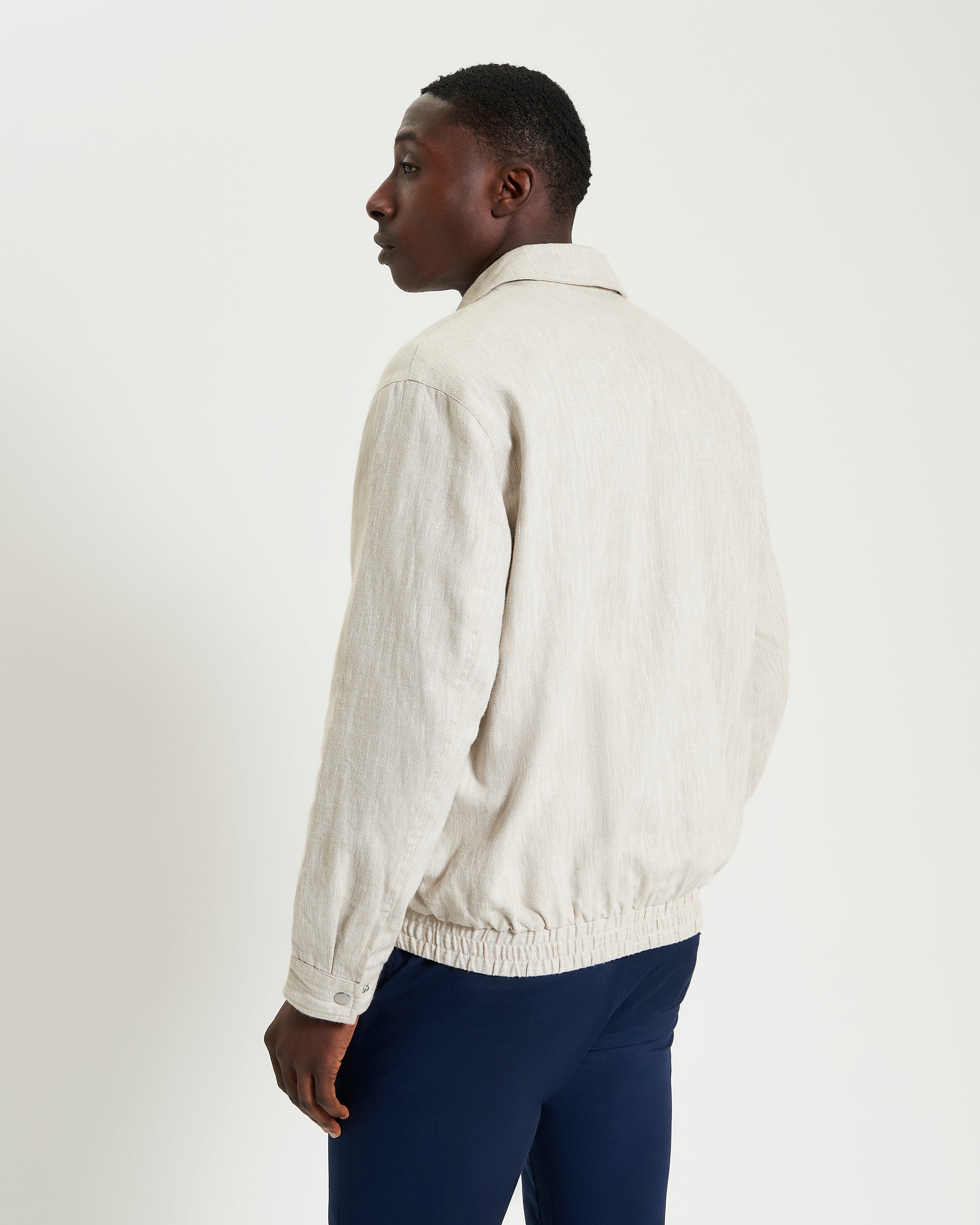 Linen Blouson – lightweight jacket featuring a relaxed silhouette and zip-front closure, perfect for any season.