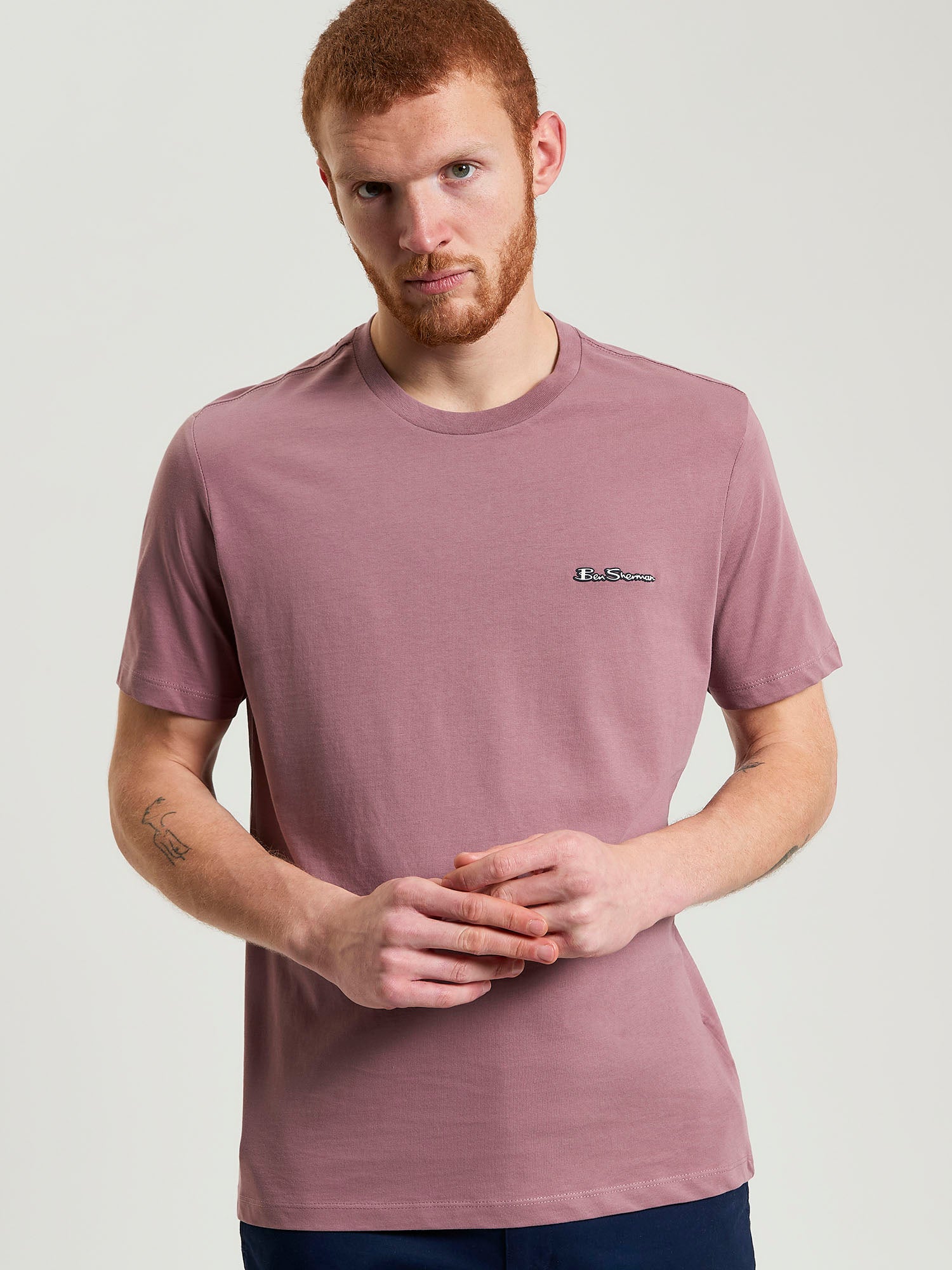 Signature Tee – pink crew neck organic cotton t-shirt, regular fit with branded silicon badge.
