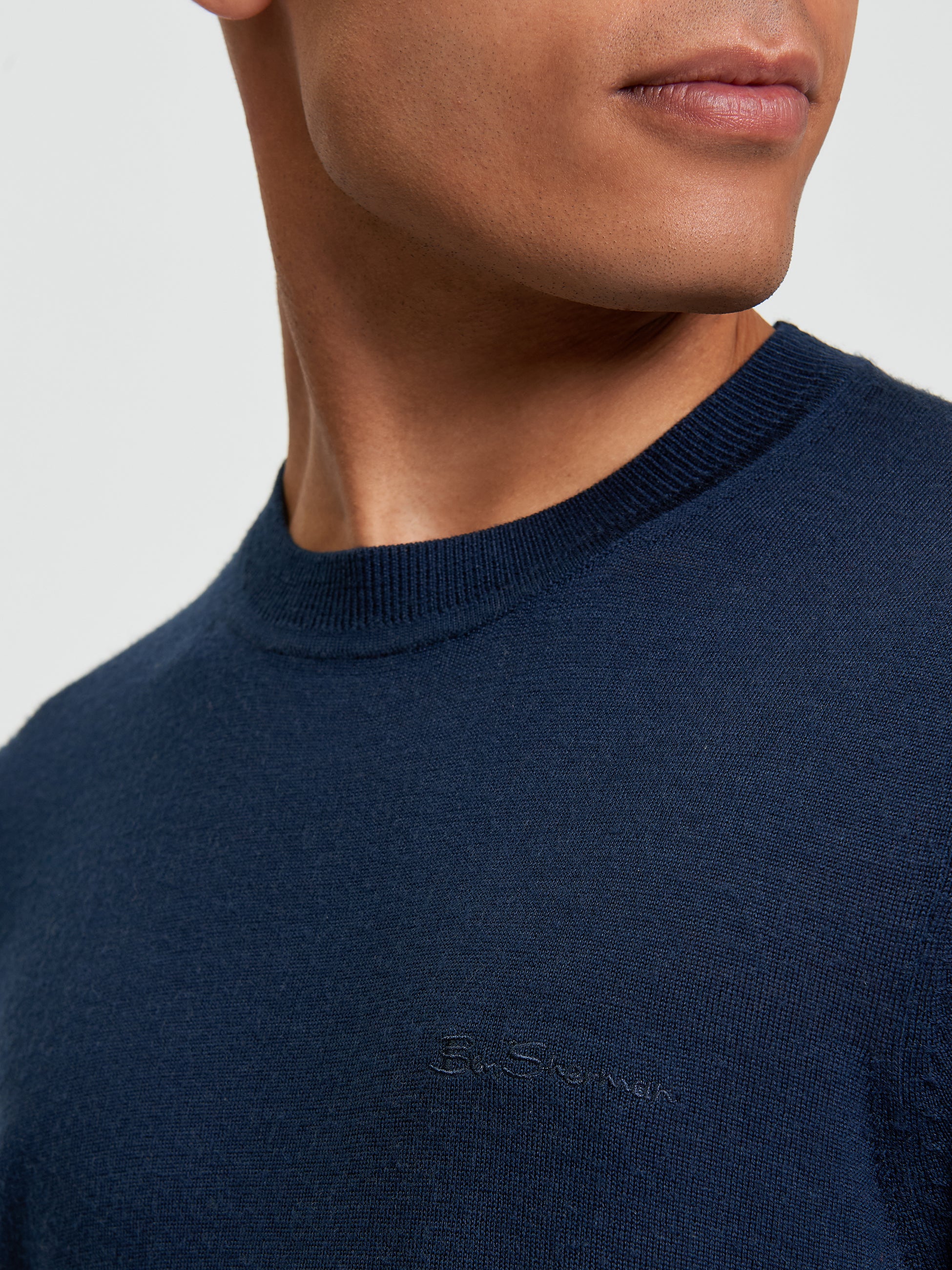 Merino Crew Neck- Dark Navy - Close Up