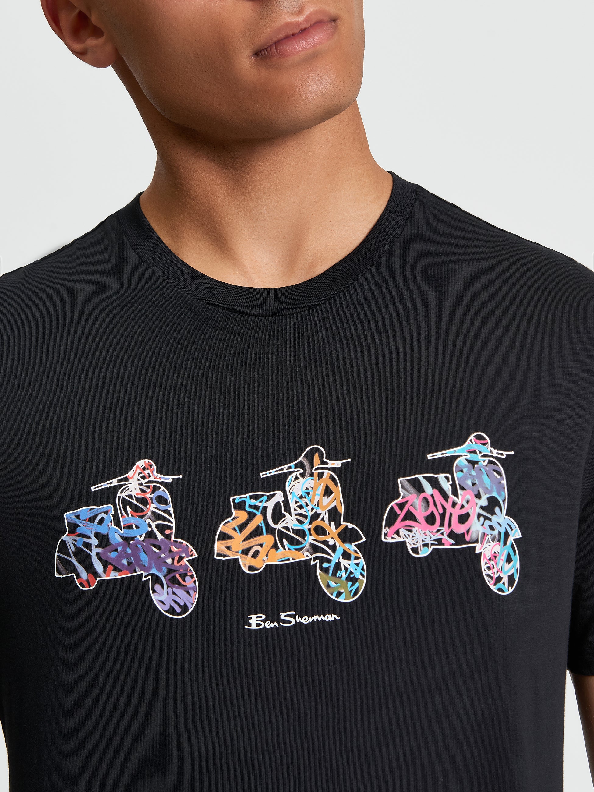 Scooter Spray - Black - Detail View