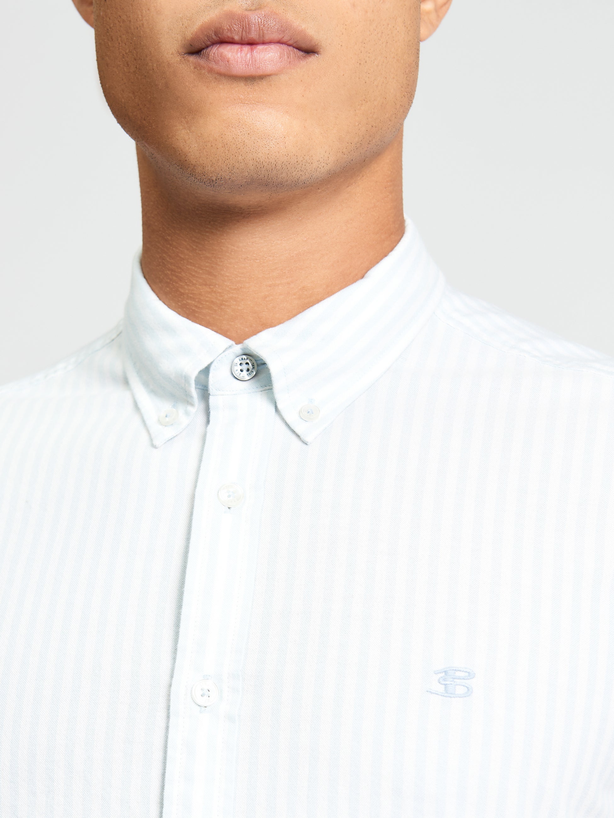 Short Sleeve Oxford Stripe Shirt - Light Blue - Close-Up
