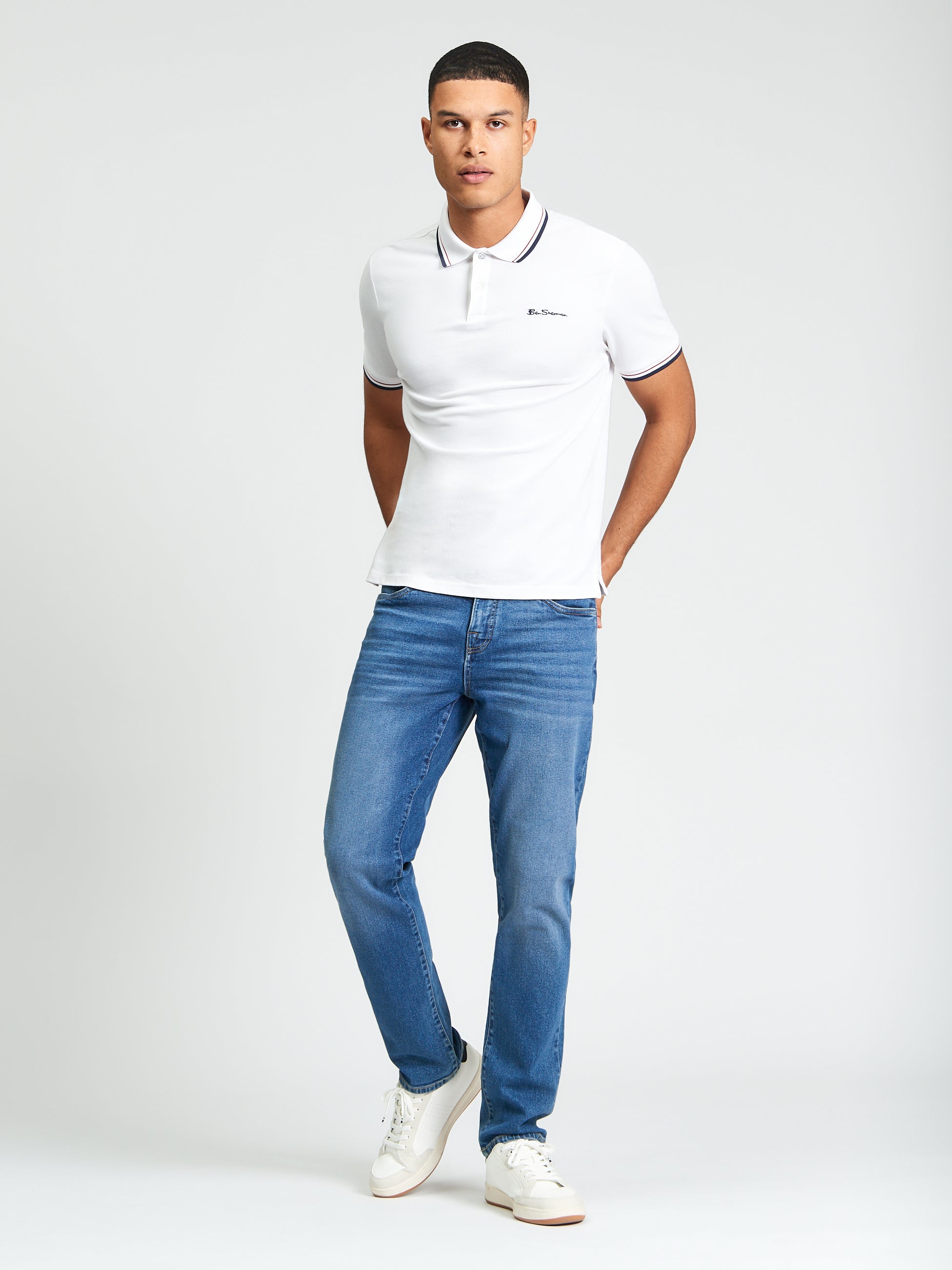 Slim Taper Denim – Men's style with modern fit and comfort details, featuring classic five-pocket design.