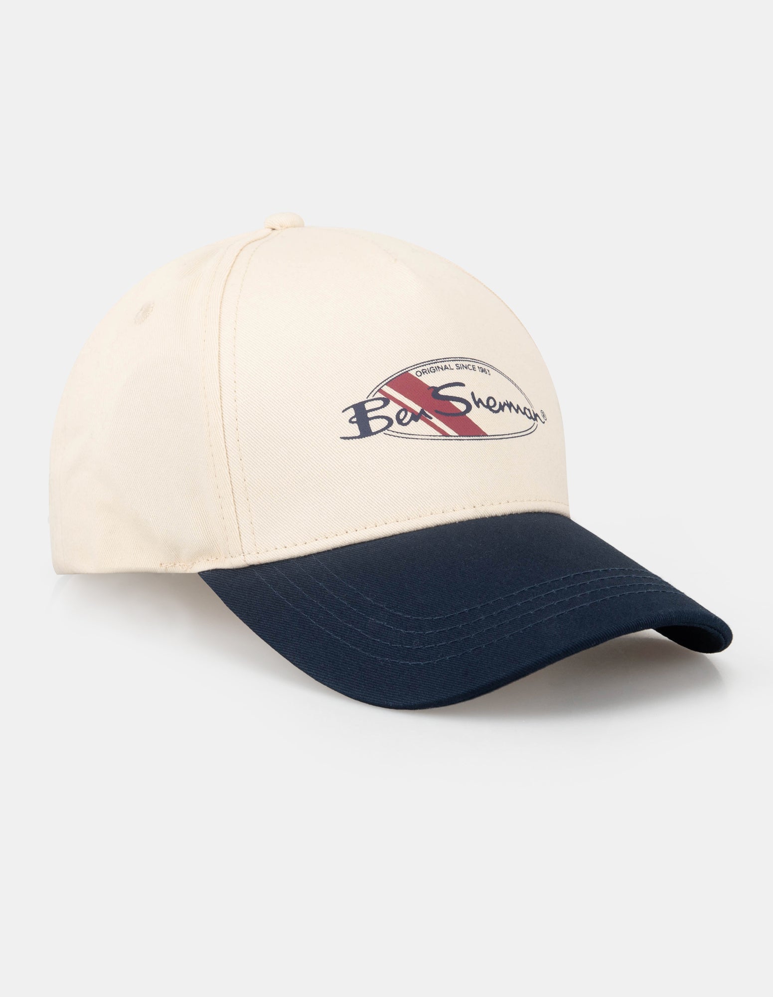 CONTRAST PEAK HAT in beige and navy, featuring a stylish design with the brand logo.